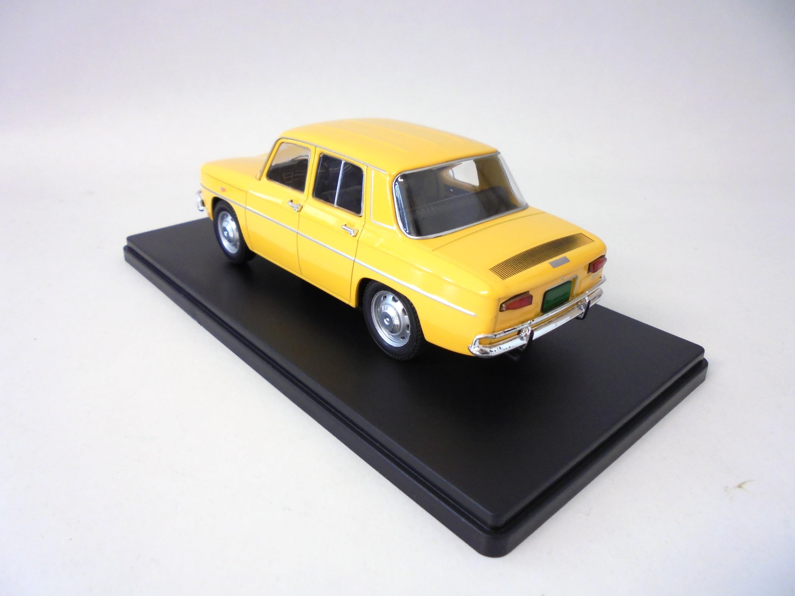 OPO 10 - 1/24 miniature car compatible with Renault 8 R8 - Diecast model car M016 - Image 3
