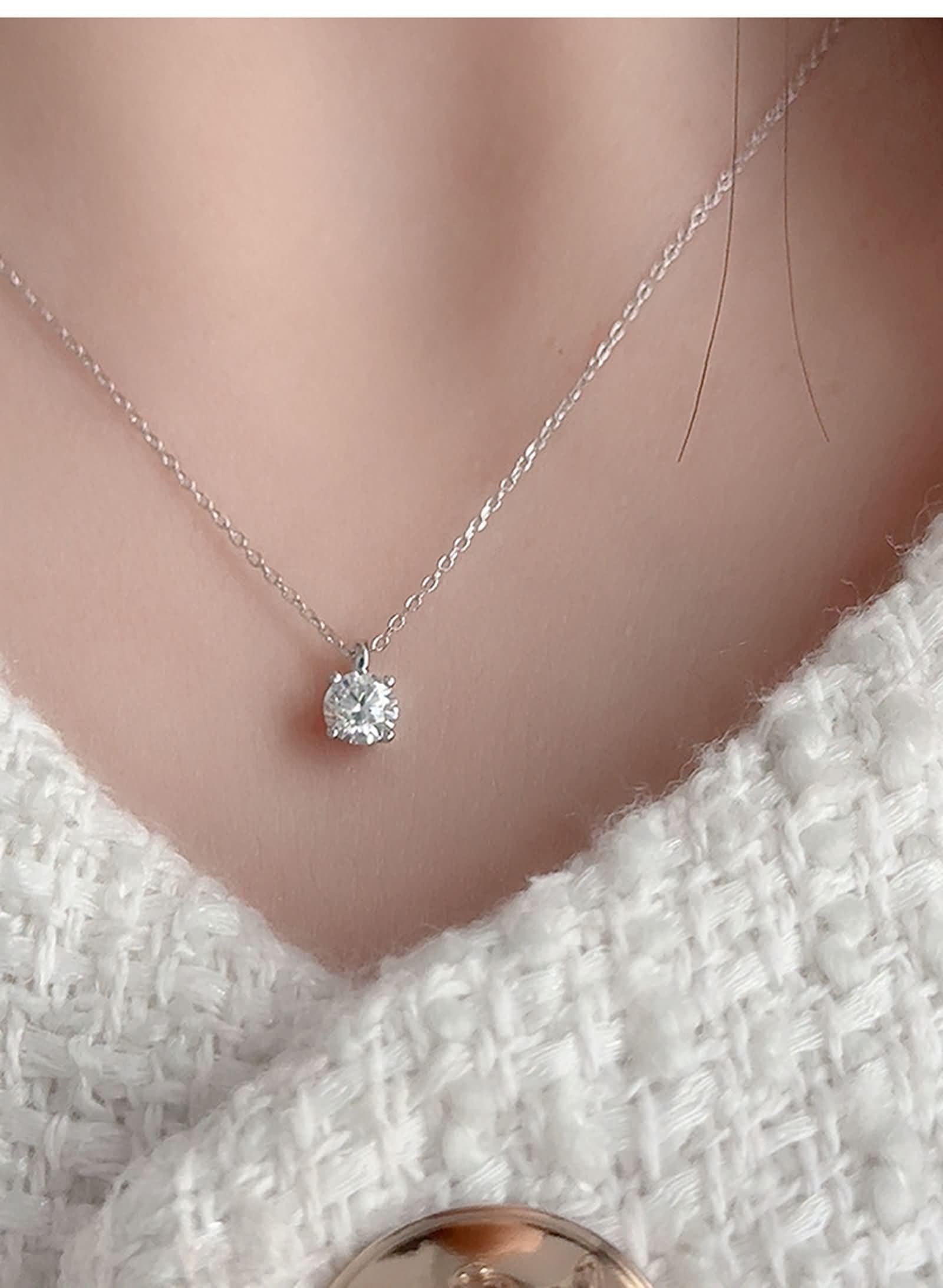 Collar con colgante para mujer, oro blanco de 9 quilates, 14 quilates, 18 quilates, 4 puntas de 5 mm, solitario redondo con moissanita de 0,5 quilates, collar de plata para compromiso