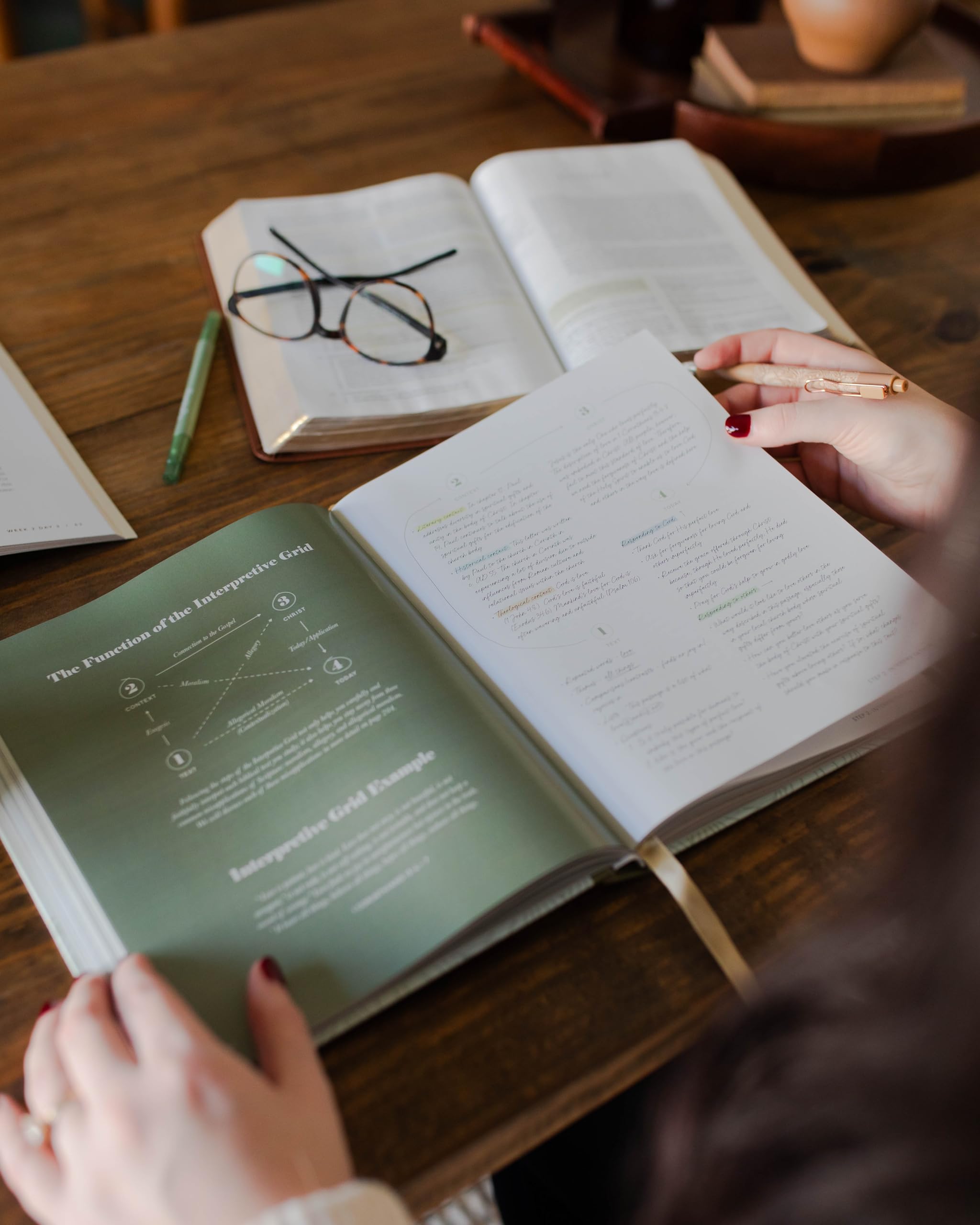 Manual de estudio bíblico: una guía completa para leer, comprender y aplicar la Biblia