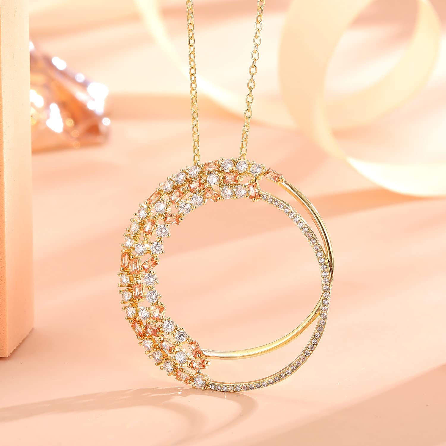 Collane Semplice Rotondo intarsiato cubico zirconi Collana Pendenti da Donna Banchetti Moda squisita Gioielli Collana Elegante Collana da Donna (Metal Color : Silver)