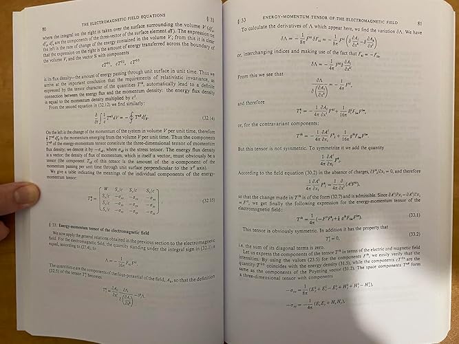Amazon | The Classical Theory of Fields: Volume 2 (Course of