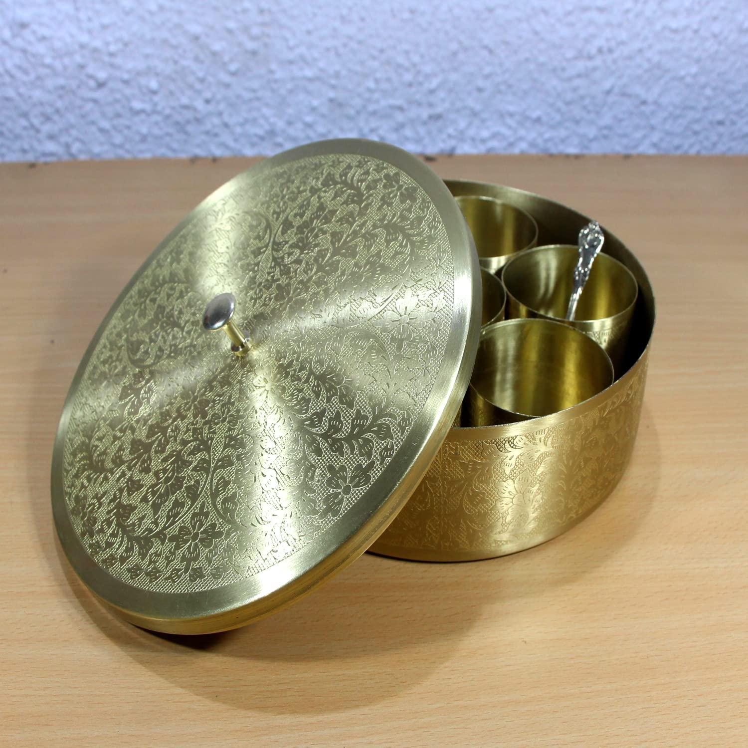 Pojemnik na przyprawy z mosiężnym pudełkiem Masala z 7 pojemnikami i 1 łyżką, złoty tłoczony rozmiar pokrywy - 20 x 20 x 5 cm (wzór-5)