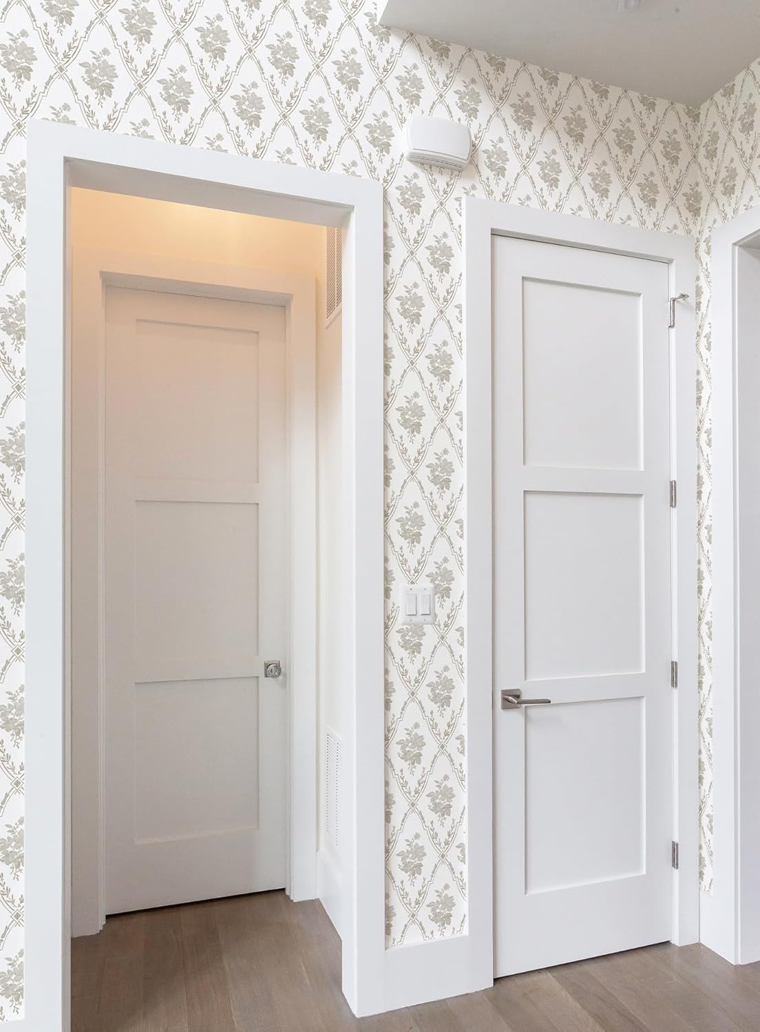 Vintage Peel and Stick Wallpaper - Neutral Trellis Beige Lattice Floral Removable Self-Adhesive Wallpaper for Accent Wall, Living Room, Bedroom (Neutral, 17.32“x 118.11")