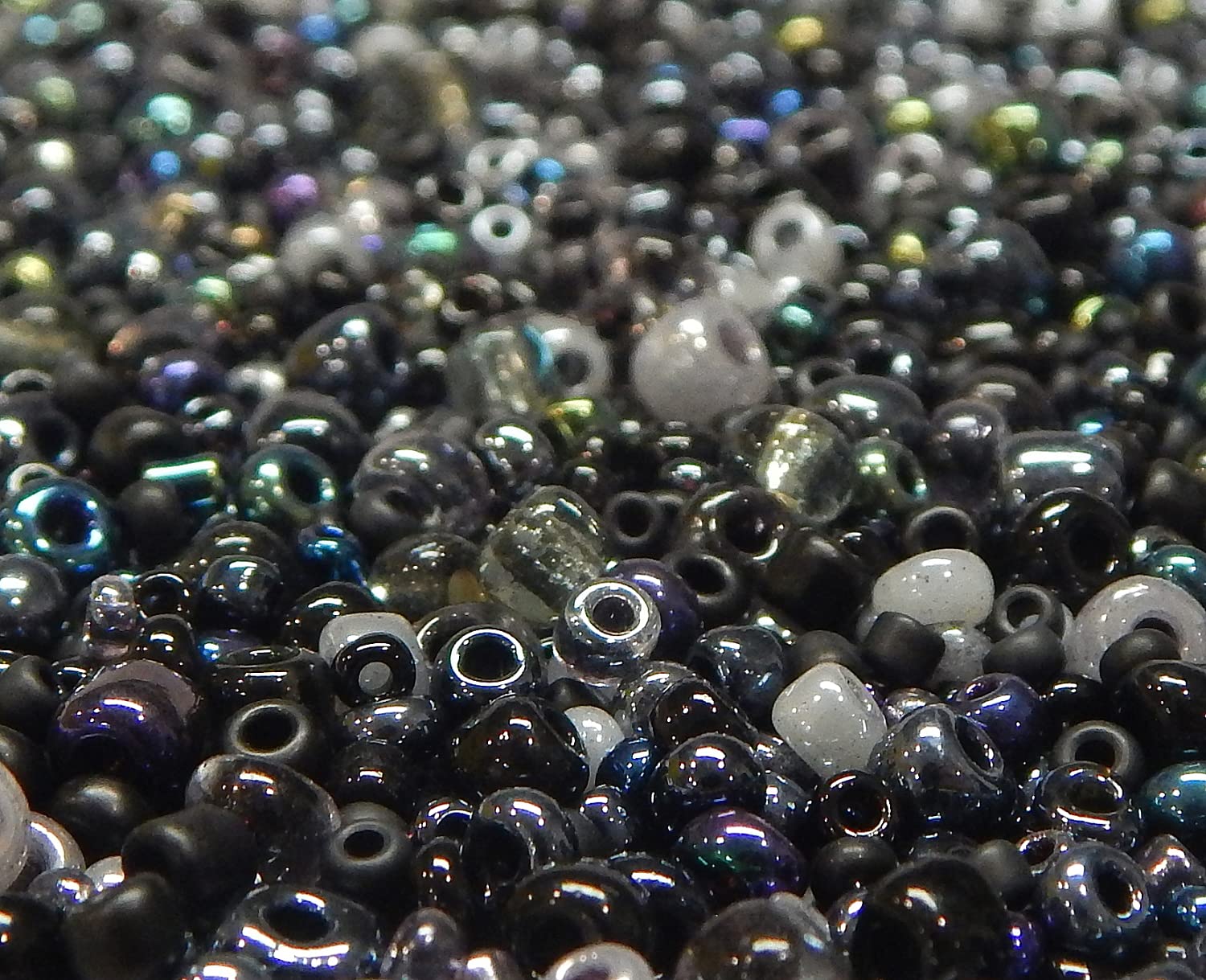 Pack of 3000 Glass Seed Beads 2 mm 3 mm 4 mm Round, Pony Beads, Mixed Size, Colour Mix, Seed Beads (Black) - Image 4