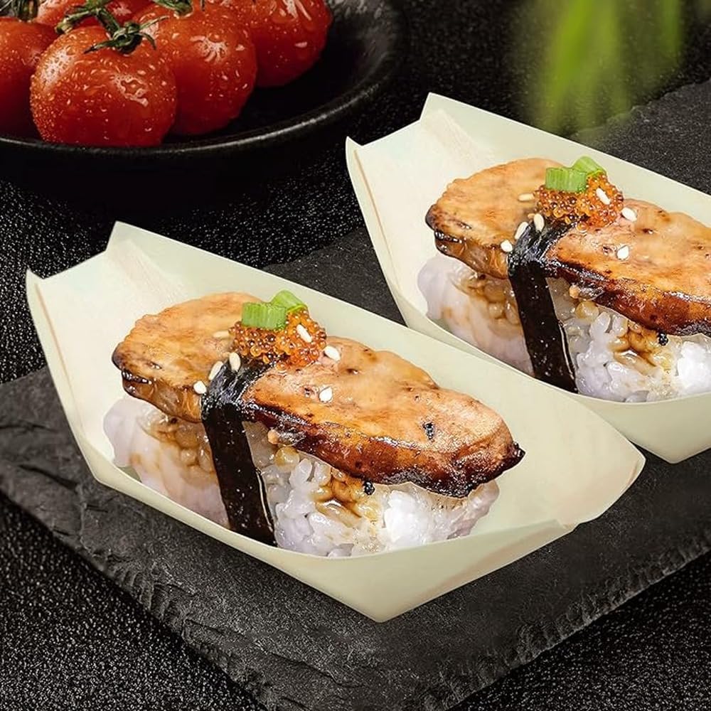 Plateaux à sushis et barquettes biodégradables offrant des options