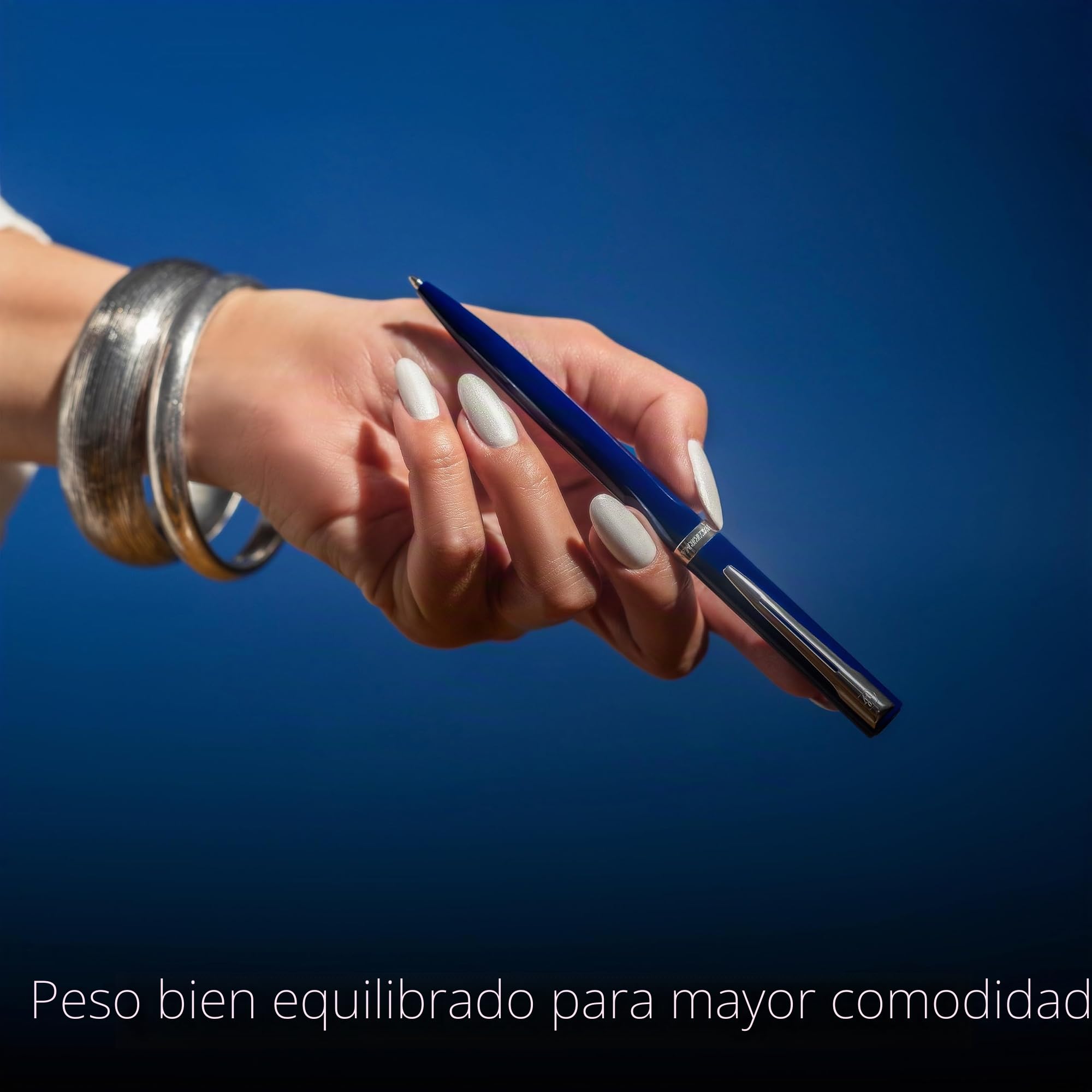 Waterman Impression Bolígrafo | Punta media con recarga de tinta azul | Laca azul con adornos chapados en paladio | Caja de regalo