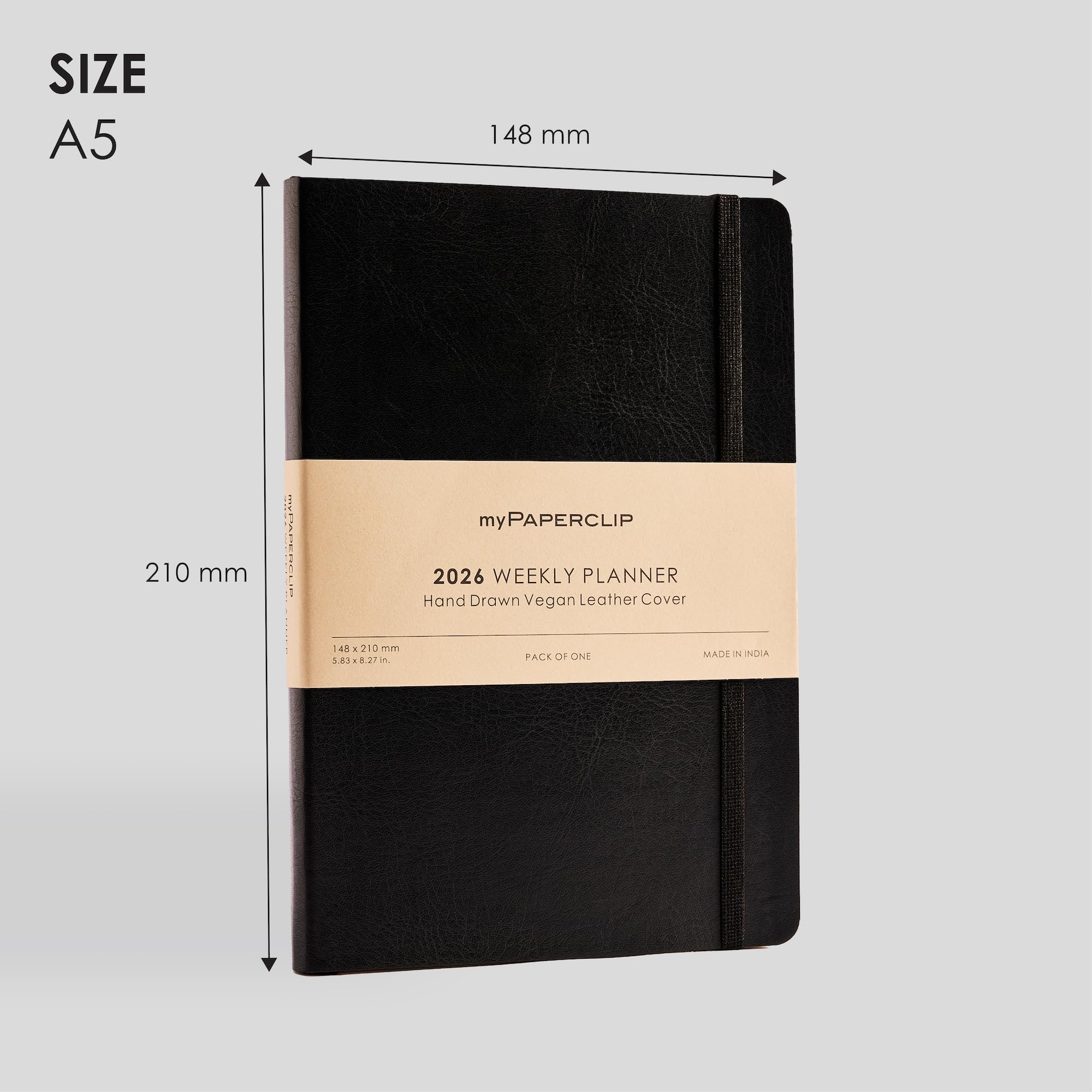 myPAPERCLIP Wochenplaner 2026 | Einband aus italienischem veganem Leder, 192 Seiten, 80 g/m², A5 (14,8 x 21,0 cm) | flach liegend | Jahreskalender, Monatsübersicht & Wochenplaner Layout | Schwarz