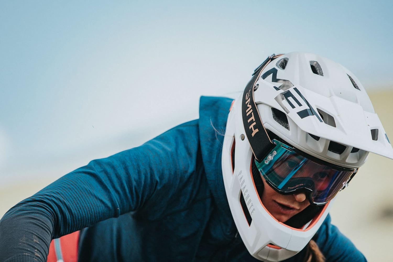 MET Parachute MCR MIPS Helmet - Kiwi Iridescent, Matte, Large