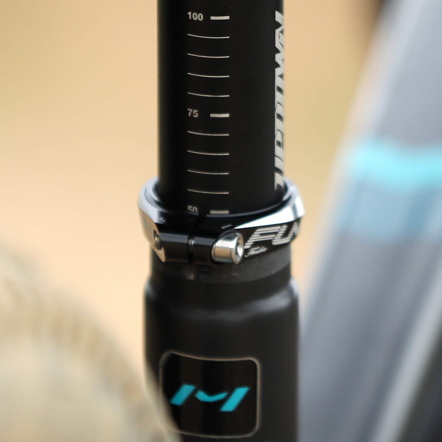 Funn Frodon Morsetto per Sella Imbullonato con diametro interno di 34,9 mm, in lega leggera e resistente, per mountain bike, BMX e bicicletta da strada (Nero).