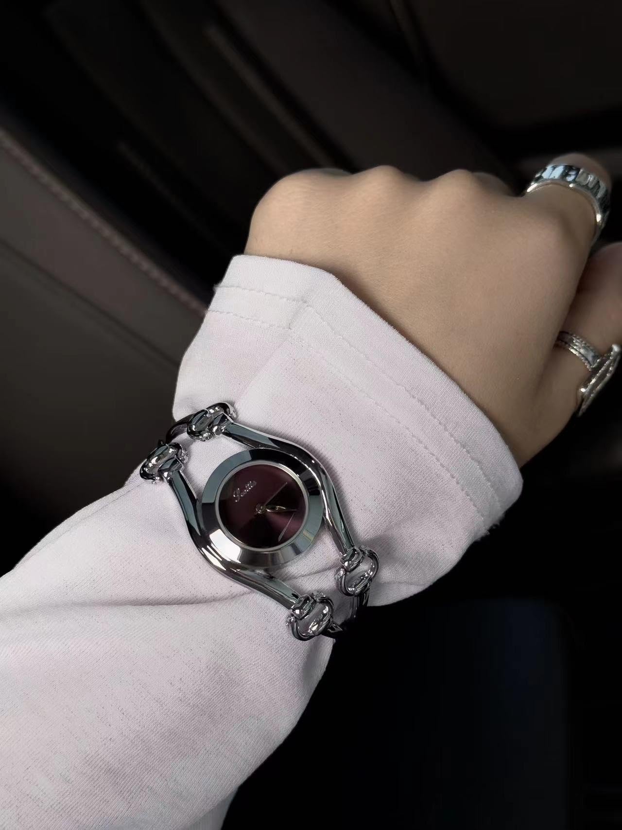PASOY Reloj minimalista de lujo para mujer, pulsera de acero inoxidable, elegante diseño inspirado en joyas, impermeable, reloj de pulsera de moda para mujer, plateado, dorado