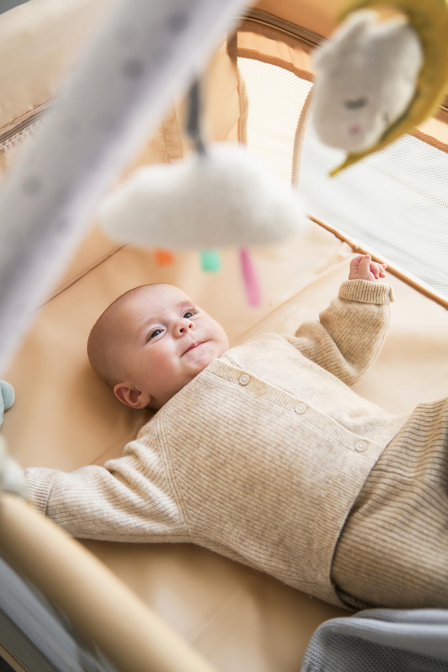 Momi Arche de Jeux Zizi à Monter sur Une balancelle, Une Poussette, Un Porte-bébé ou Un lit bébé, avec 3 Jouets sensoriels Amovibles, Montage Facile par Pince sans Outils