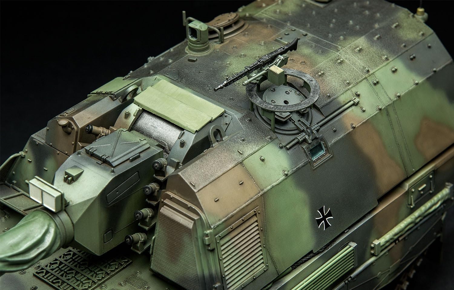 【中古】モンモデル 1/35 ドイツPanzerhaubitze2000 自走砲 プラモデル Amazon | モンモデル 1/35 ドイツPanzerhaubitze2000 自走砲