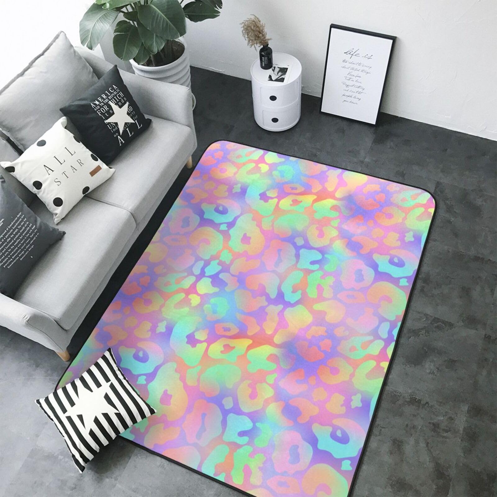 Tapis salon lumineux style léopard moderne pour créer un coin lecture cosy