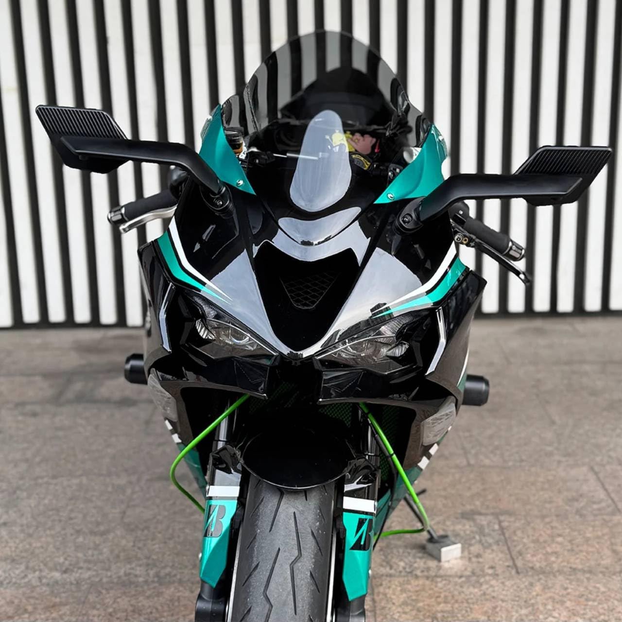 Specchietti Universali per Moto con Design a Lama Alare per CBR250R, CBR650R, Ninja 400, 600, ZX6R, ZX10R, GSXR1000 – Specchietti Laterali Orientabili e Regolabili