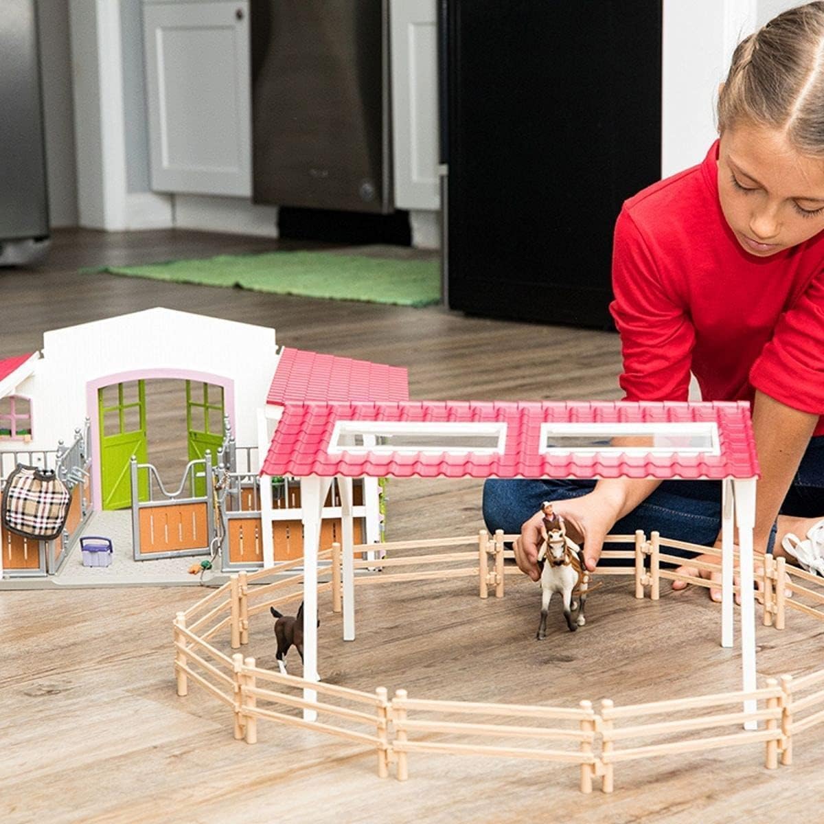 Schleich Horse Club | Reiterhof mit Reiterin und Pferden 42344 | Set aus Stall, Mädchenfigur, 2 Pferden & Zubehör | Geschenk für Kinder | Spielzeug ab 5 Jahren | 97 Teile | exklusiv bei Amazon