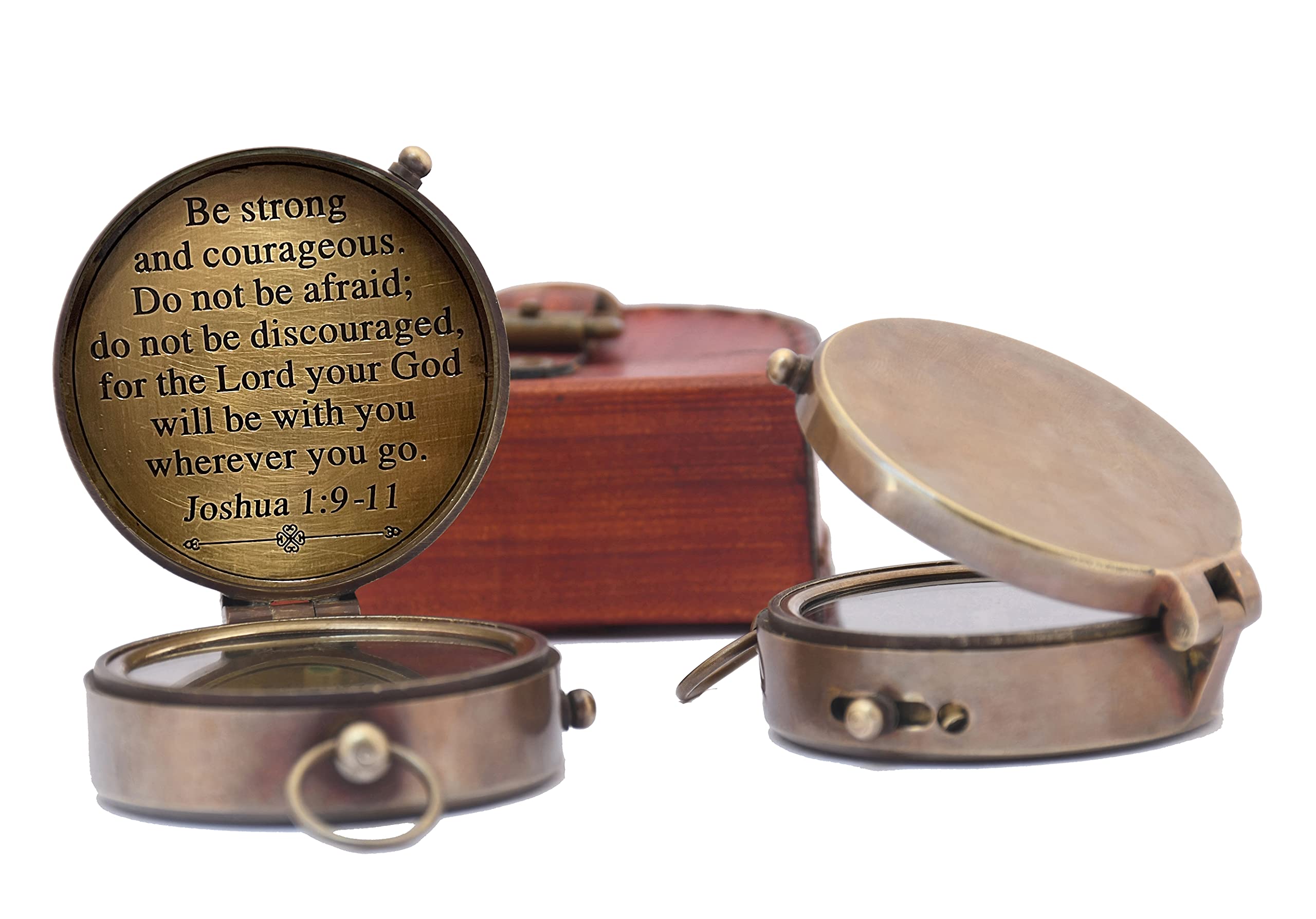Brújula magnética direccional vintage náutica antigua con cita famosa de las Escrituras grabadas, regalos de bautismo con funda de cuero para seres queridos, hijo, padre, prometido. (Be Strong and