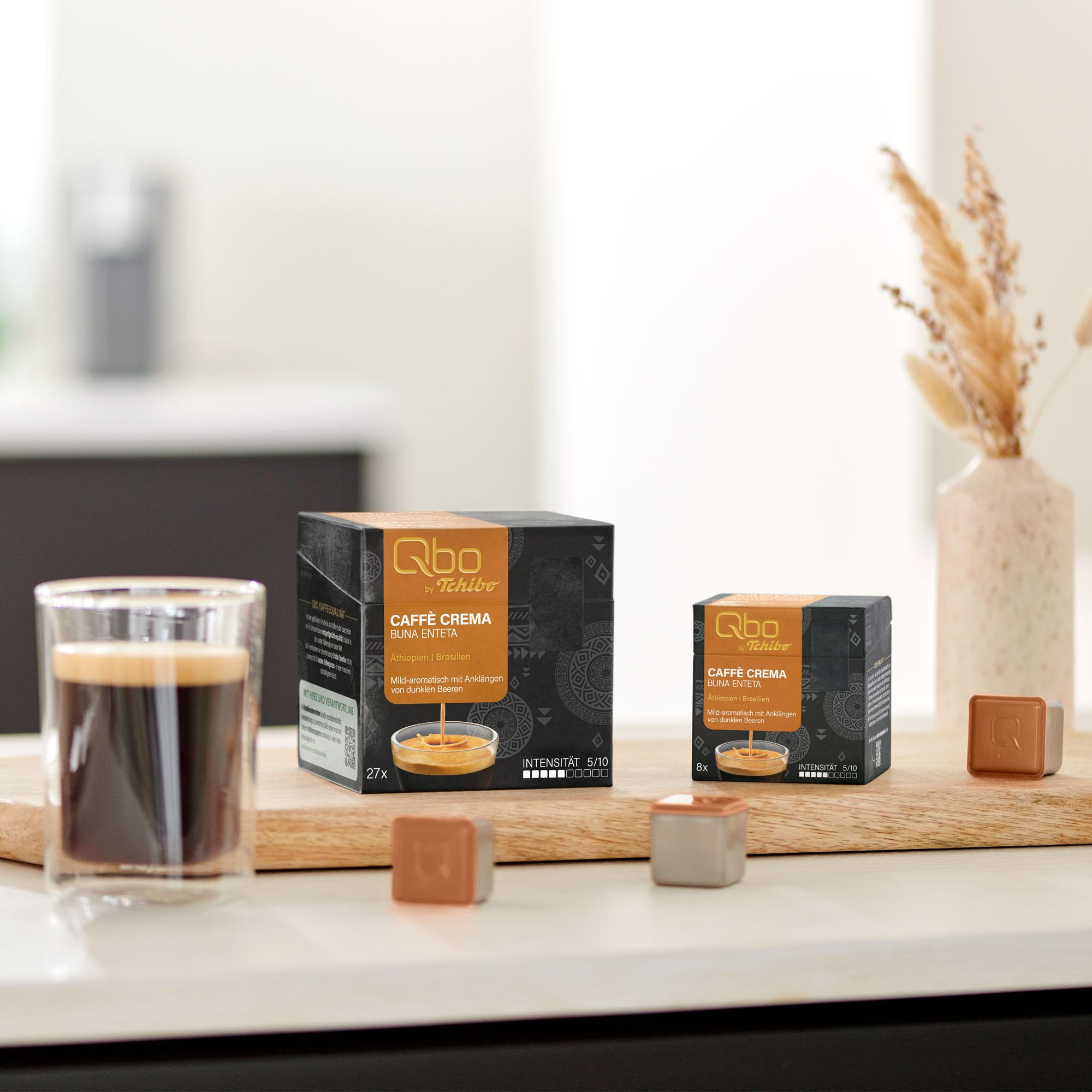Tchibo Qbo Caffè Crema Buna Enteta Premium Kaffeekapseln, 81 Stück - 3x27 Kapseln (Caffè Crema, Intensität 04/10, mild-aromatisch), nachhaltig & aus 70% nachwachsenden Rohstoffen¹