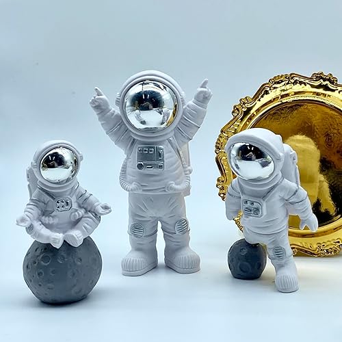 Miniatura 8 de LUOZZY 3 figuras de astronauta para decoración de tartas, juguetes de astronauta, decoración de pastel espacial, estatuas para el hogar, escritorio,