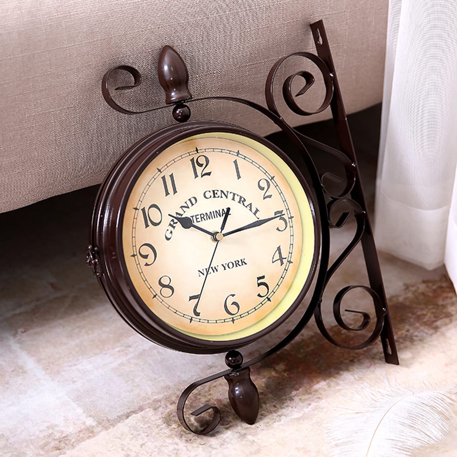 Horloge Murale Double Face Style rétro Antique Horloge Murale de Gare avec Design en Fer forgé, Horloge à Piles avec Chiffres Arabes Style rétro Horloge de Jardin pour Gare, Couloir ou Jardin
