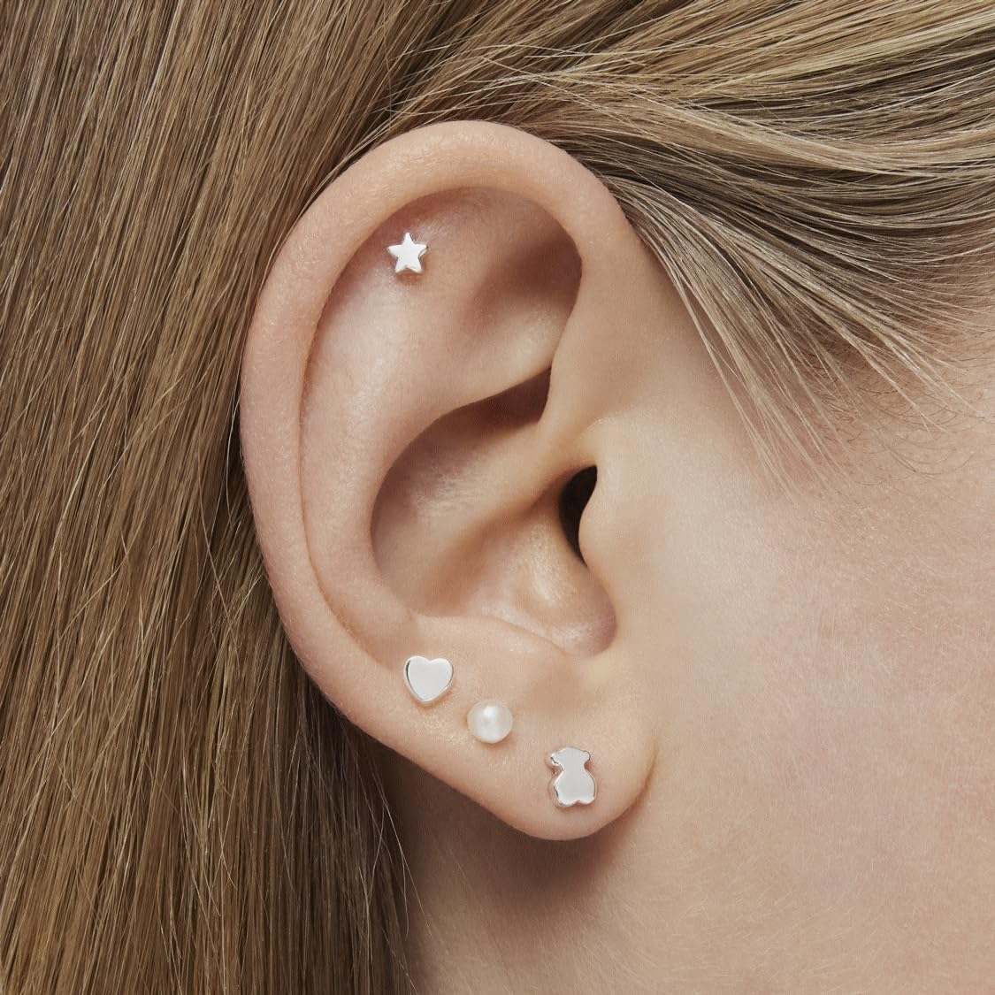 TOUS Pack 4 Pendientes de Plata de Primera Ley para Mujer con Perla Cultivada y Motivos de Oso, Corazón, Estrella y Perla con Cierre de Presión, Elegante y Versátil, Colección Cool Joy