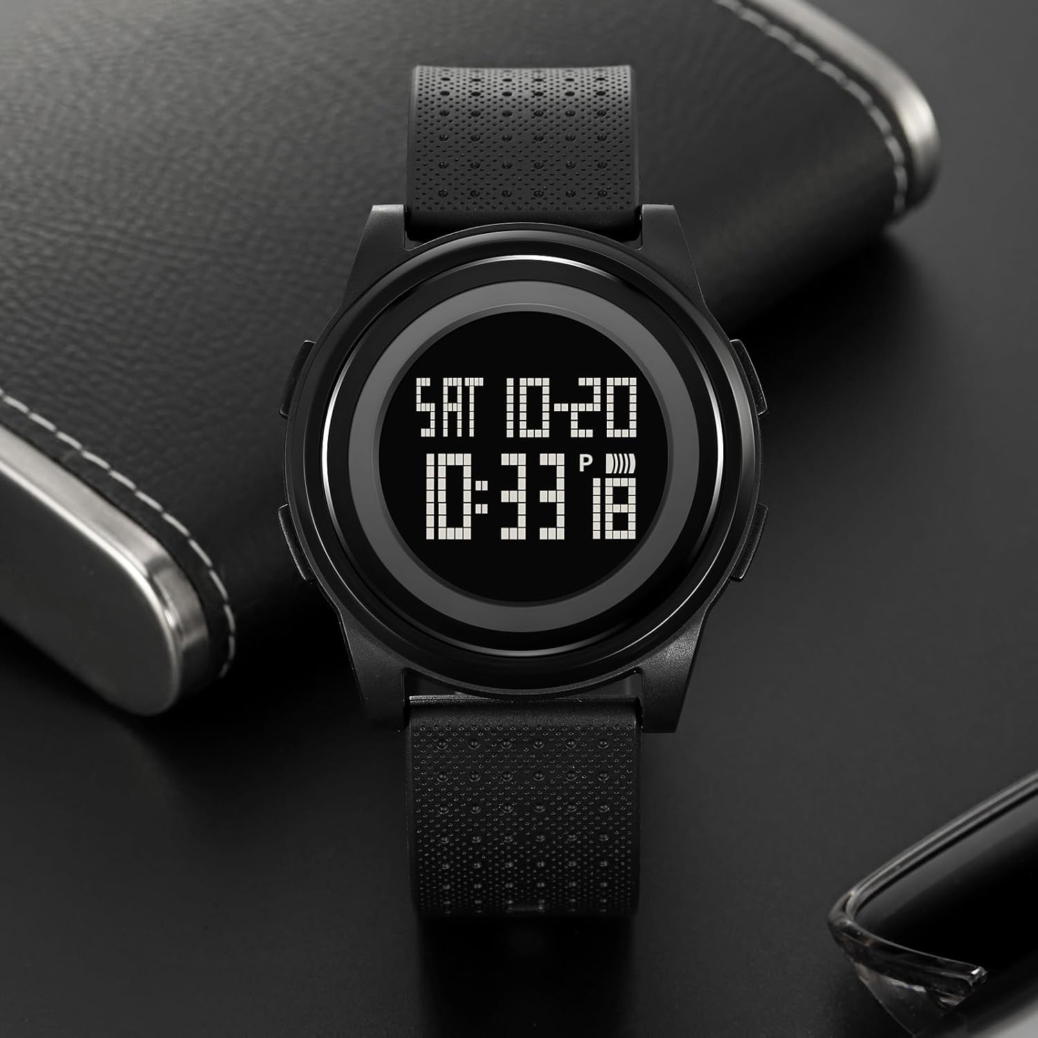 carlien Multifunctional Student Watch Leisure Sports Watch Student Electronic Watch Time, Date, Alarm, Stopwatch, Luminous Display, 12/24 Hour Mode, TPU Strap (Black - White)