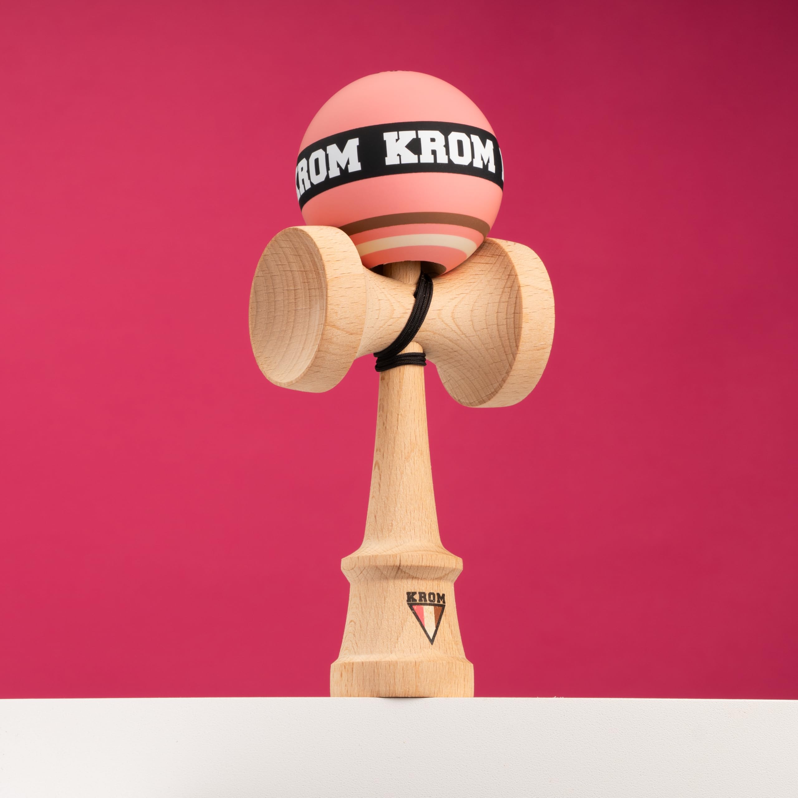 KROM Kendama STROGO Neapolitan Strawberry – Kendama de Madera para Principiantes y Jugadores avanzados – Juego de Habilidad para Uso Interior y Exterior – Juguete de Madera con Cuerda y Bola