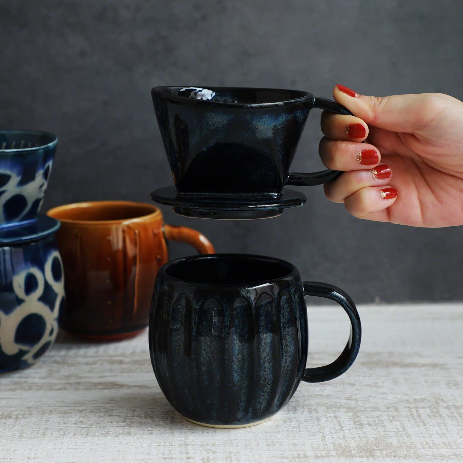 Asayu Japan Set di Tazza e Filtro Caffè Pour Over, Porta Filtri di Carta a Lenta Preparazione con 3 Fori per Caffè e Tè Caldi - Fatto in Giappone (Navy Blu Scuro, Set 2 Pezzi)