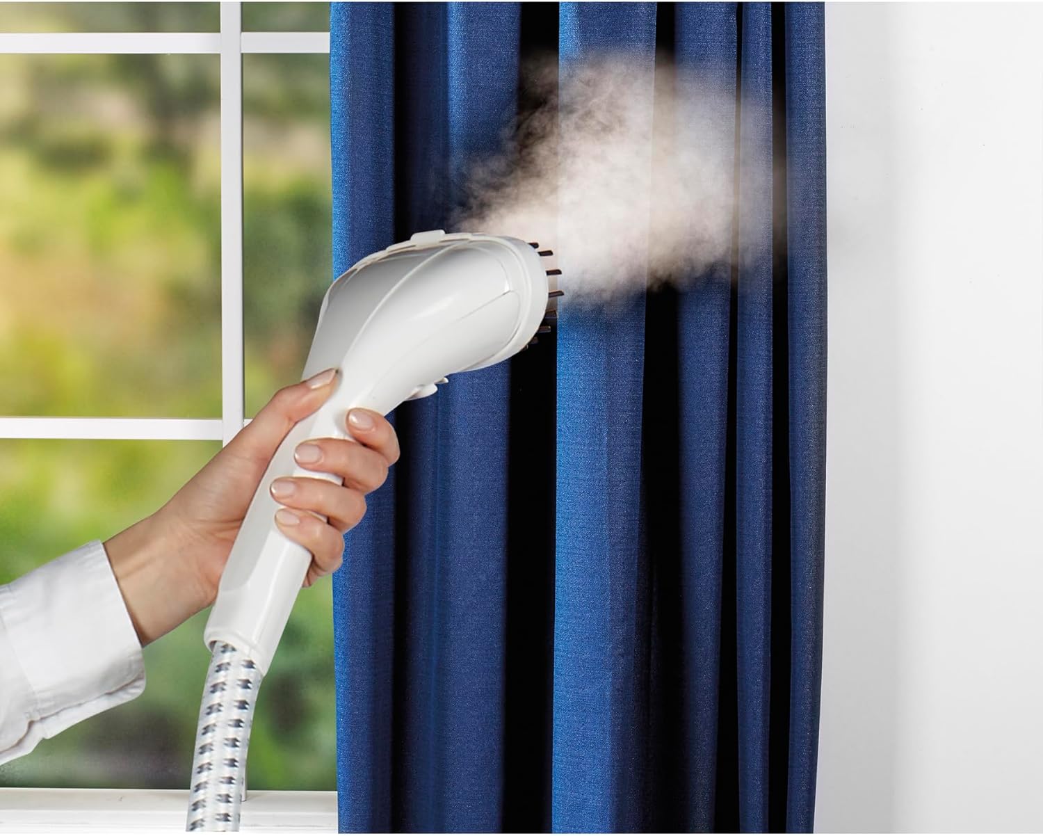 Hamilton Beach Full-Size Garment and Fabric Steamer for Clothes, Large 2.5L Tank for 90 Min. of Continuous Steaming, White (11552)