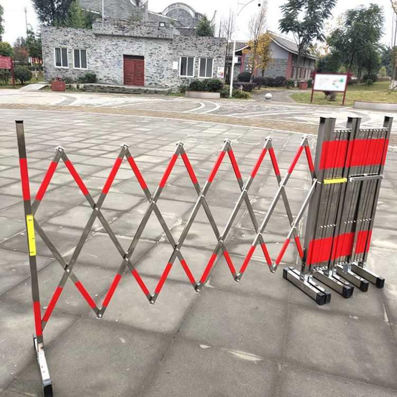 Rozszerzalna mobilna barykada, przenośne składane ogrodzenie podjazdu drogowego, konstrukcja zewnętrzna garażowa droga przenośna bramka nożycowa, srebrna + czerwona 3,9 x 6,6 stopy