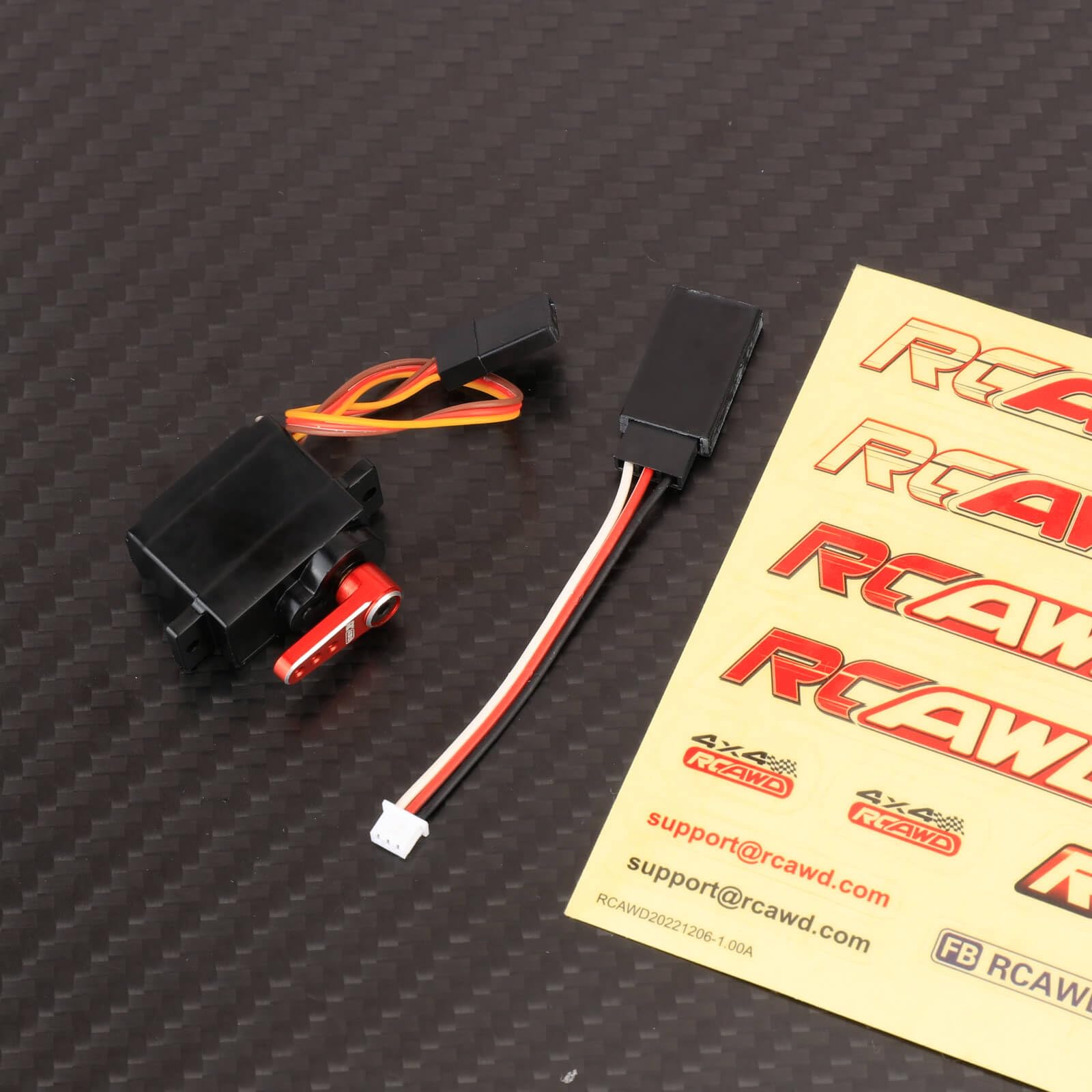 RCAWD Ensemble de servomoteurs de direction en métal 9 g et klaxon de bras servo 15T pour FMS 1/24 FCX24M Series Upgrades Part (rouge)