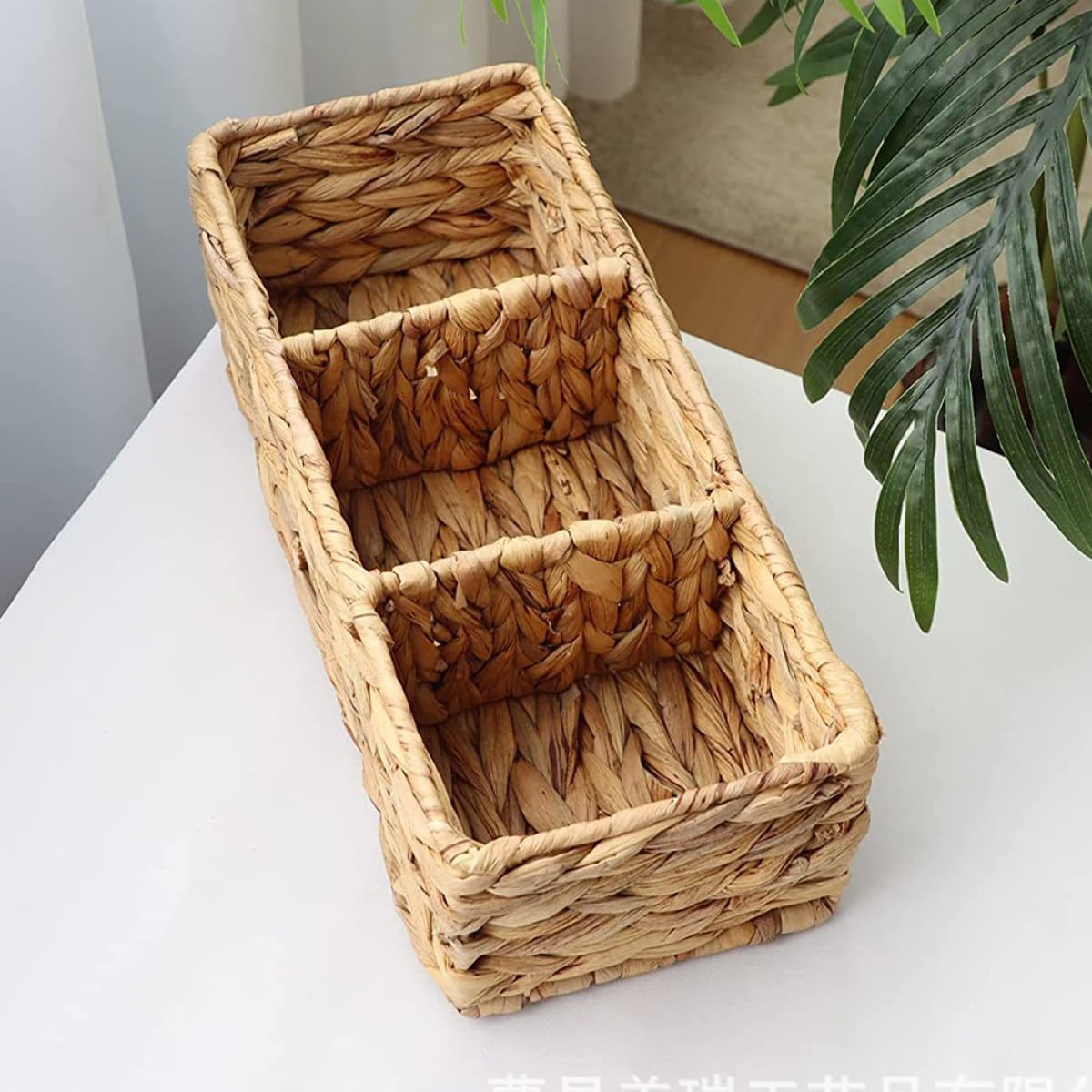 Geflochtener Aufbewahrungskorb aus Eisen und Hyazinthe Geteilter Tischkorb zur Aufbewahrung und Wohnkultur im Gästezimmer Beige Rustikaler Landhausstil
