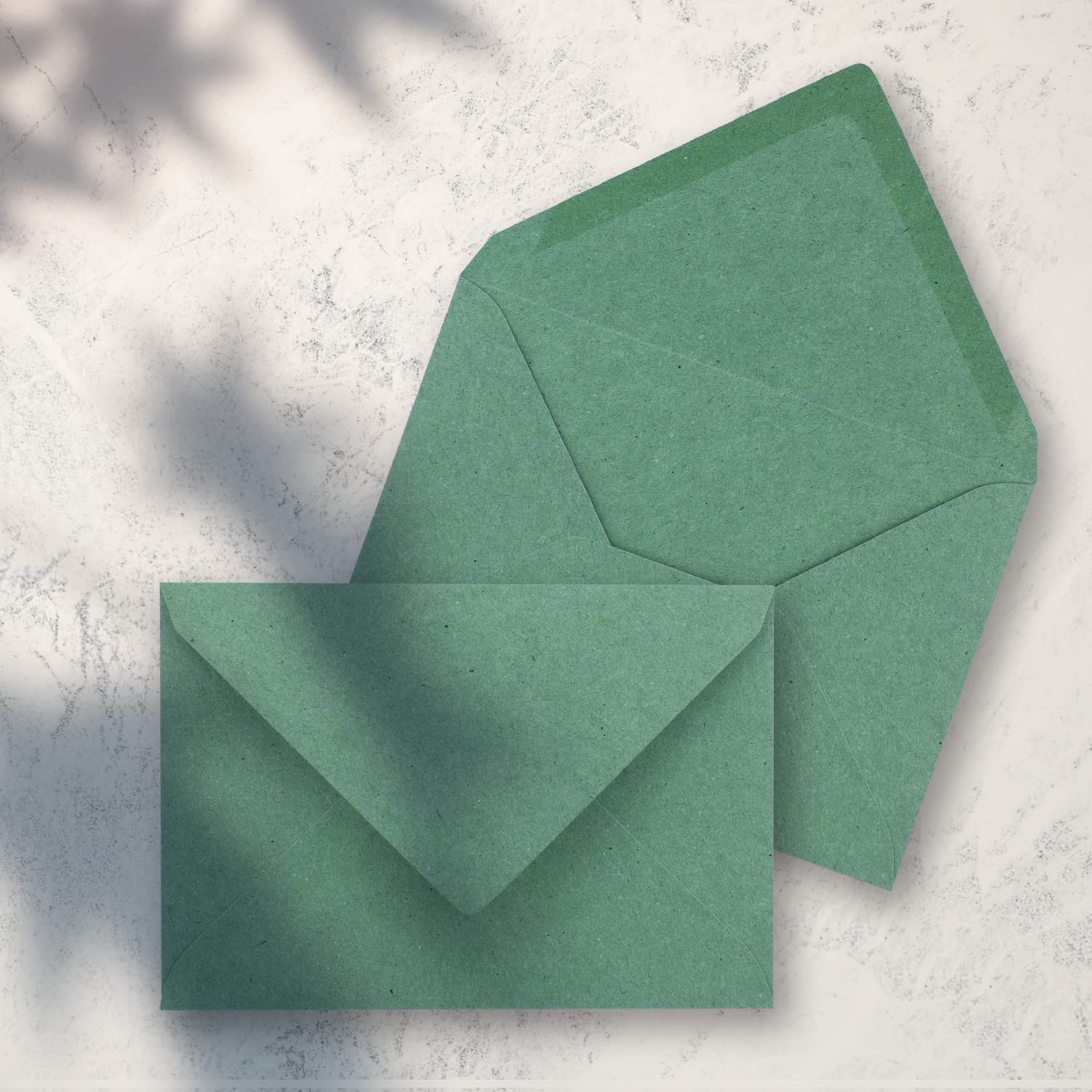 500 x koperty z papieru typu kraft DIN C6 eukaliptus zielone - 11,4 x 16,2 cm bez okienka - koperty w stylu vintage z klejem, spiczastą klapką - NEUSER PAPIER