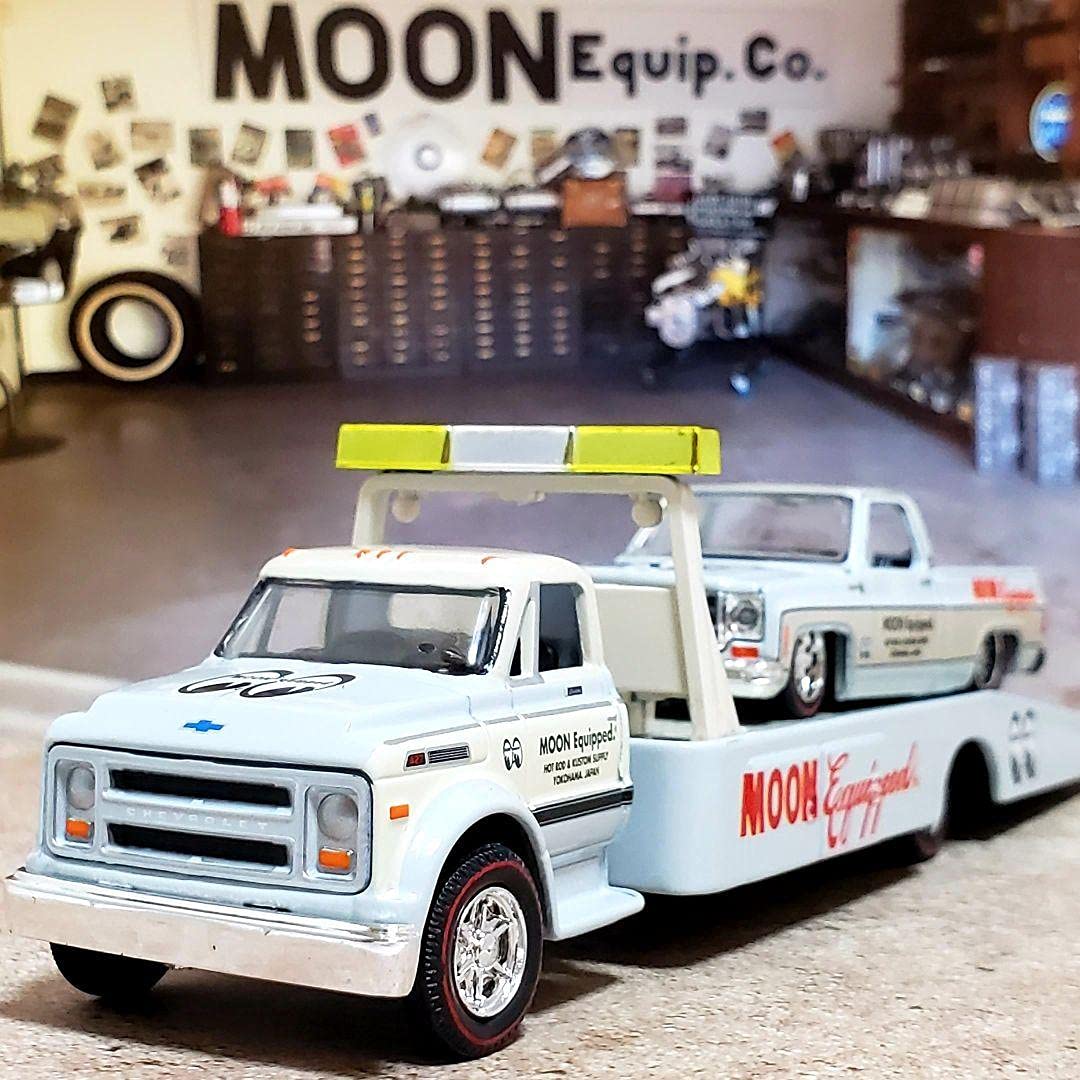 M2マシーン　ムーンアイズ　シボレー トラックセット　シルバラード&積車　新品 Amazon.co.jp: M2マシーン ムーンアイズ シボレー トラック