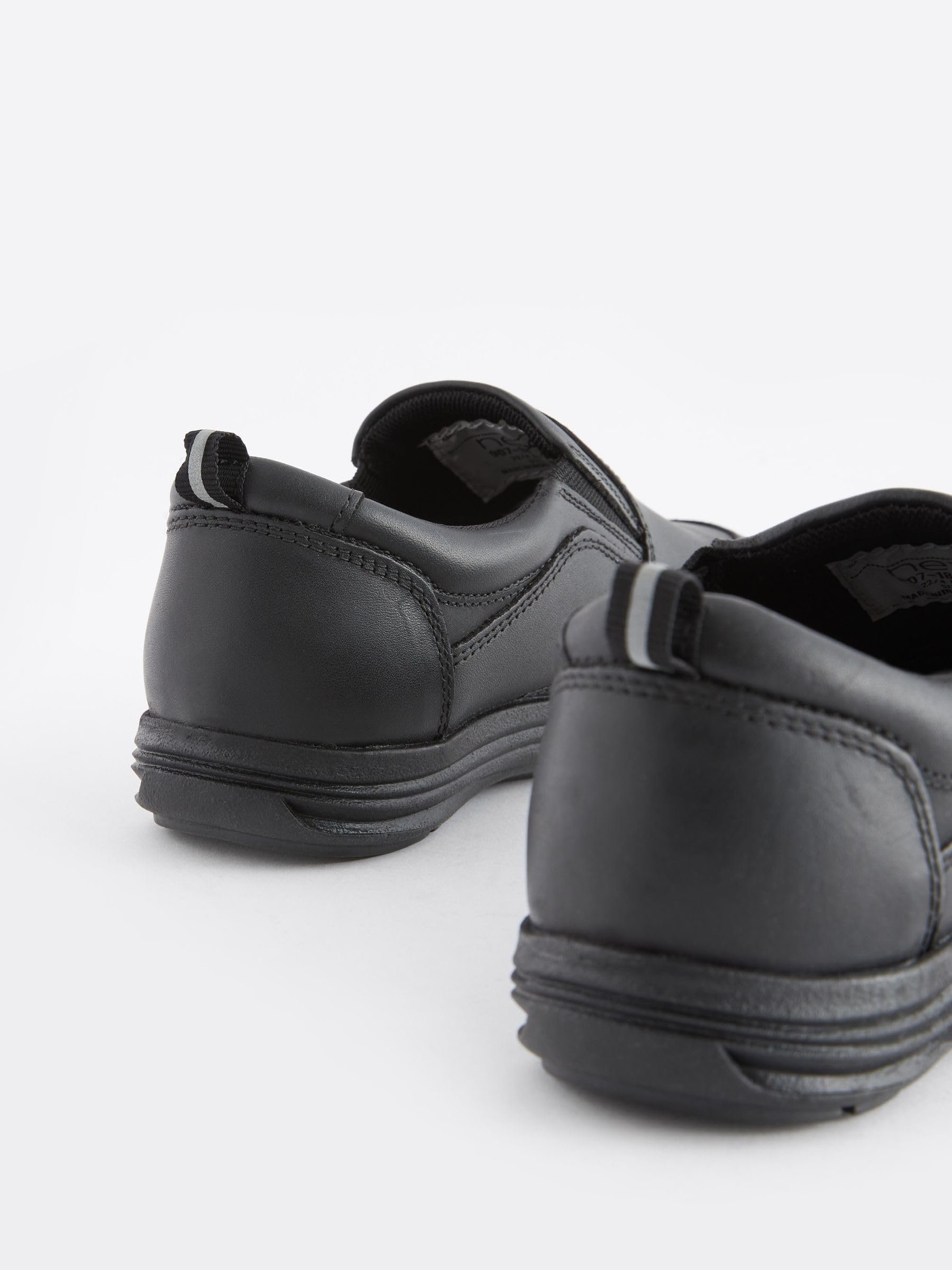 NEXT Niños Mocasines Escolares en Cuero