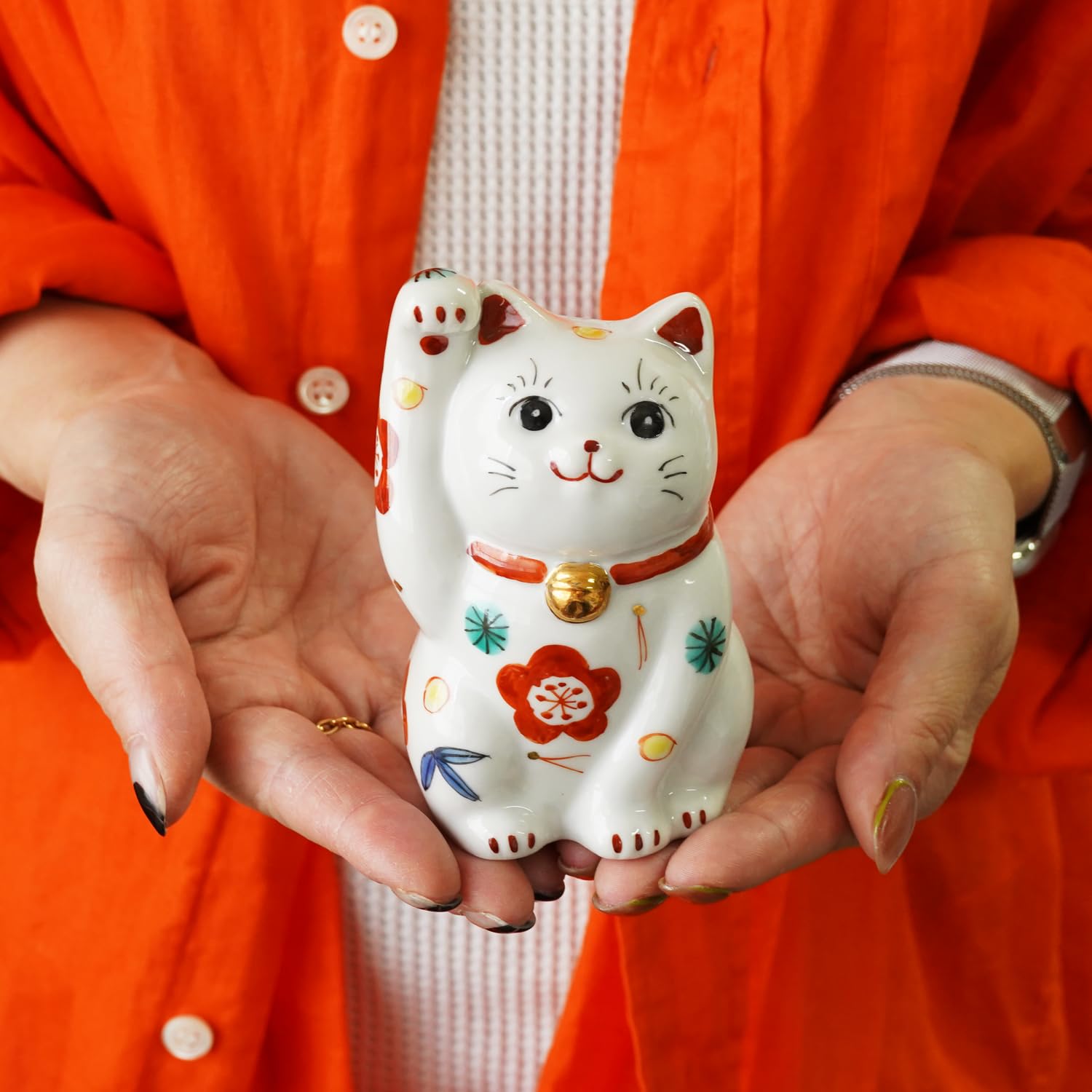 Amazon.co.jp: ふくべ屋 九谷焼 招き猫 松竹梅柄 10,5cm 赤座布団付き 