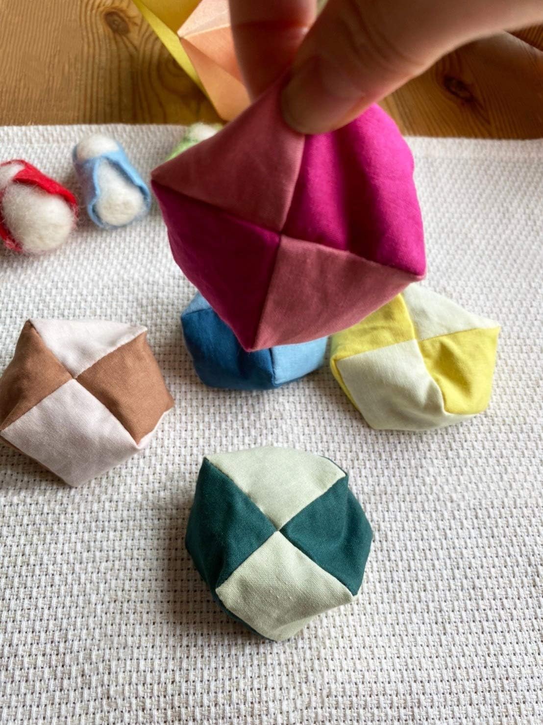 294円 限定価格セール 手作り小豆お手玉5個ハンドメイド 赤水玉ハート柄 ピアノ 294円 限定価格セール 手作り小豆お手玉5個ハンドメイド 赤水玉ハート柄 ピアノ