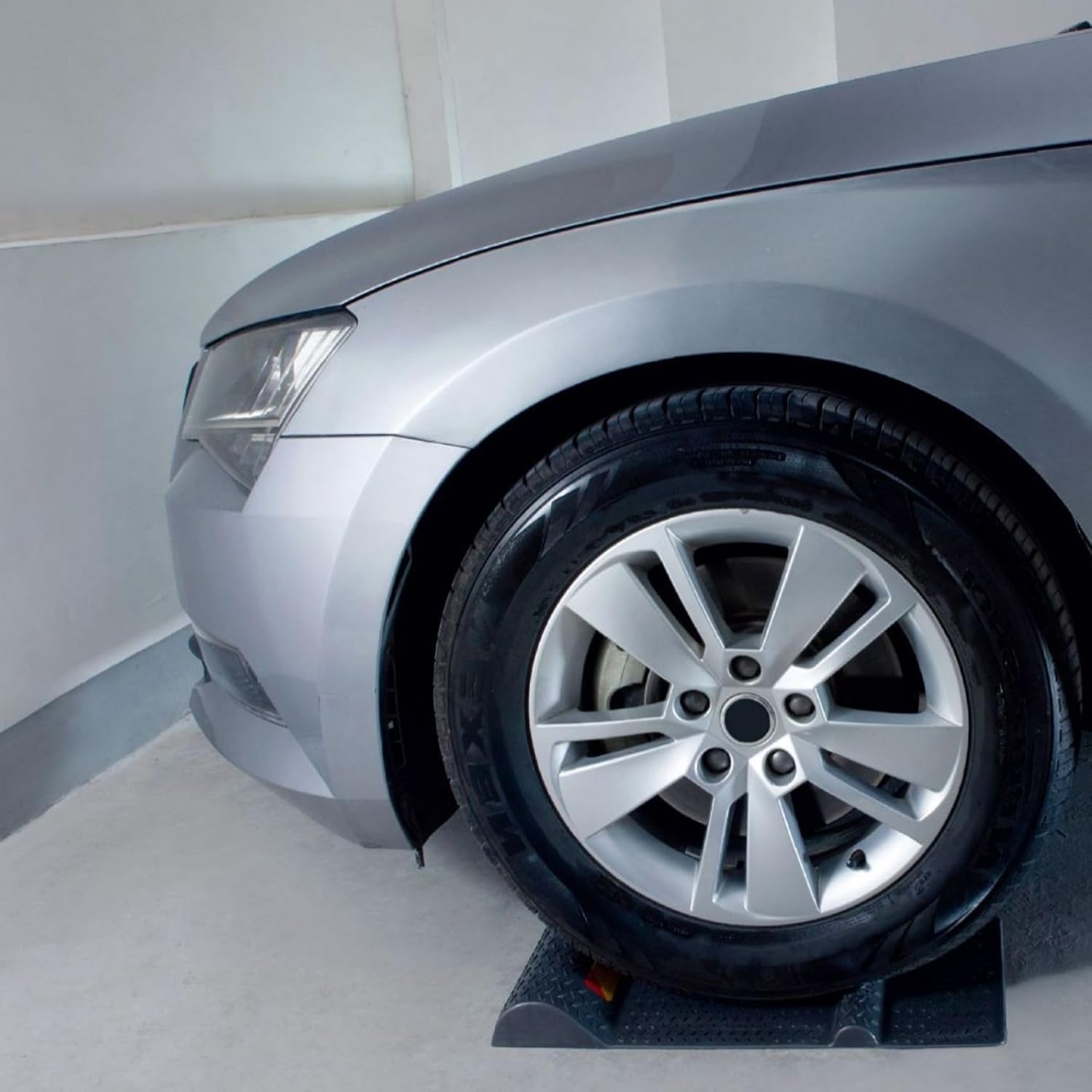 Garage Parking Assist, 2Pcs Garage Parking Mat Non-slip Heavy Duty Reinforced PP Aid 21x10x2 Inch Dark Grey Wheel Stopper for Most Vehicles, Stopper for