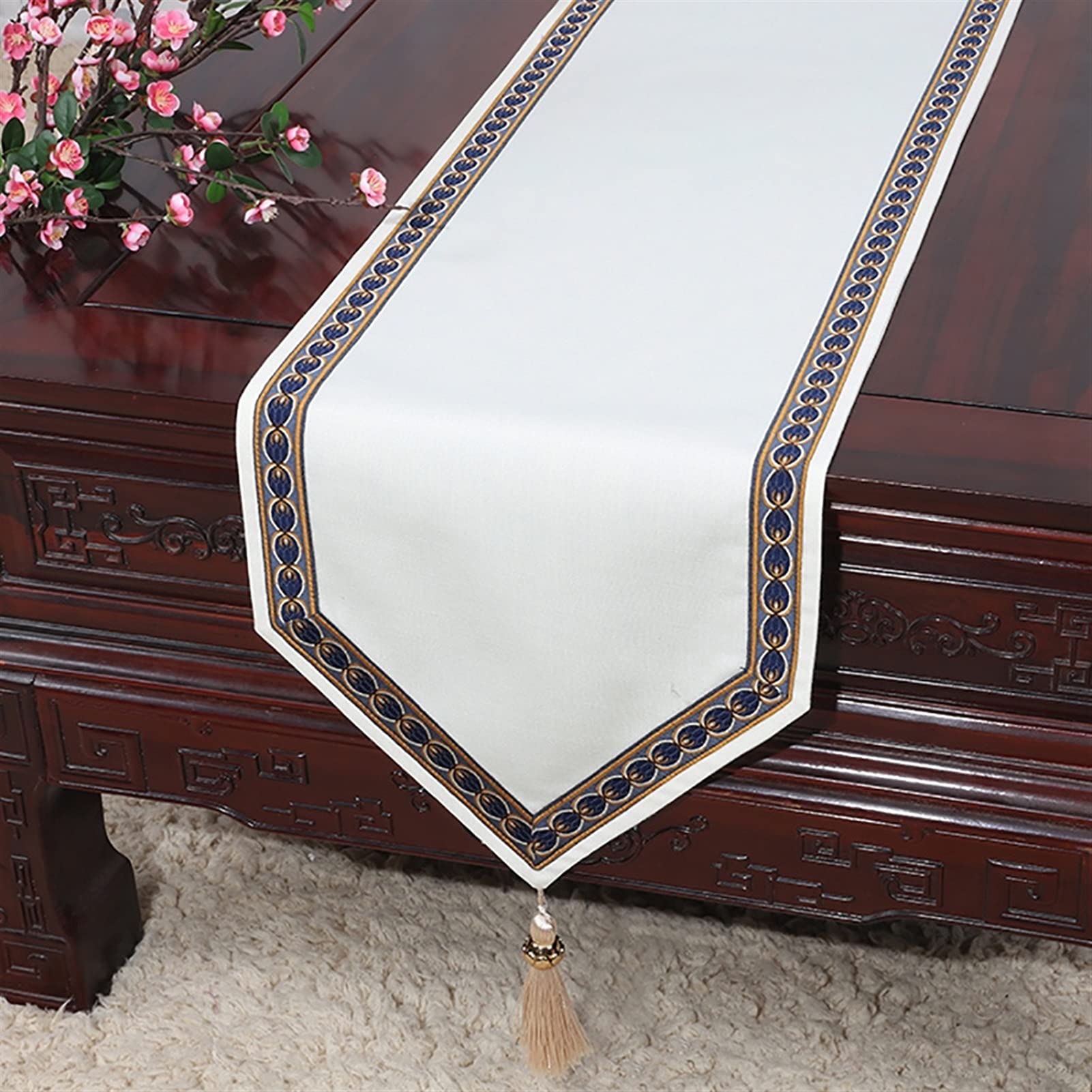 Chemin de table à rayures beige avec glands, textile de table aux finitions soignées