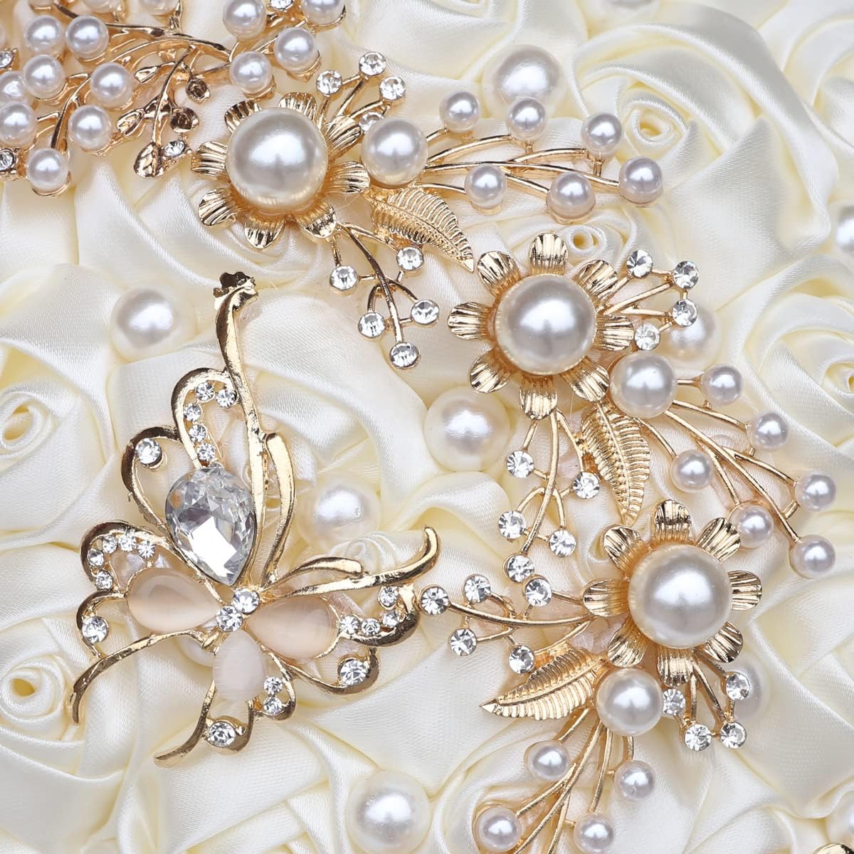 Xiao Hua ハンドメイドサテンローズブライダルブーケトスラウンドウェディングブーケスロートス造花束ダークパープル。