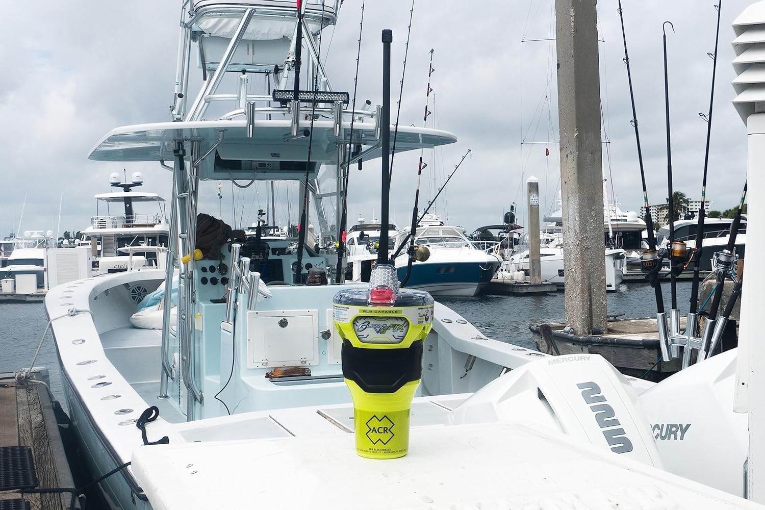 ACR GlobalFix V6 GPS EPIRB – Dispositivo di Localizzazione d’Emergenza Nautica, Copertura Globale, Conferma di Ricezione, App Mobile e Staffa a Rilascio Manuale – Batteria da 10 Anni