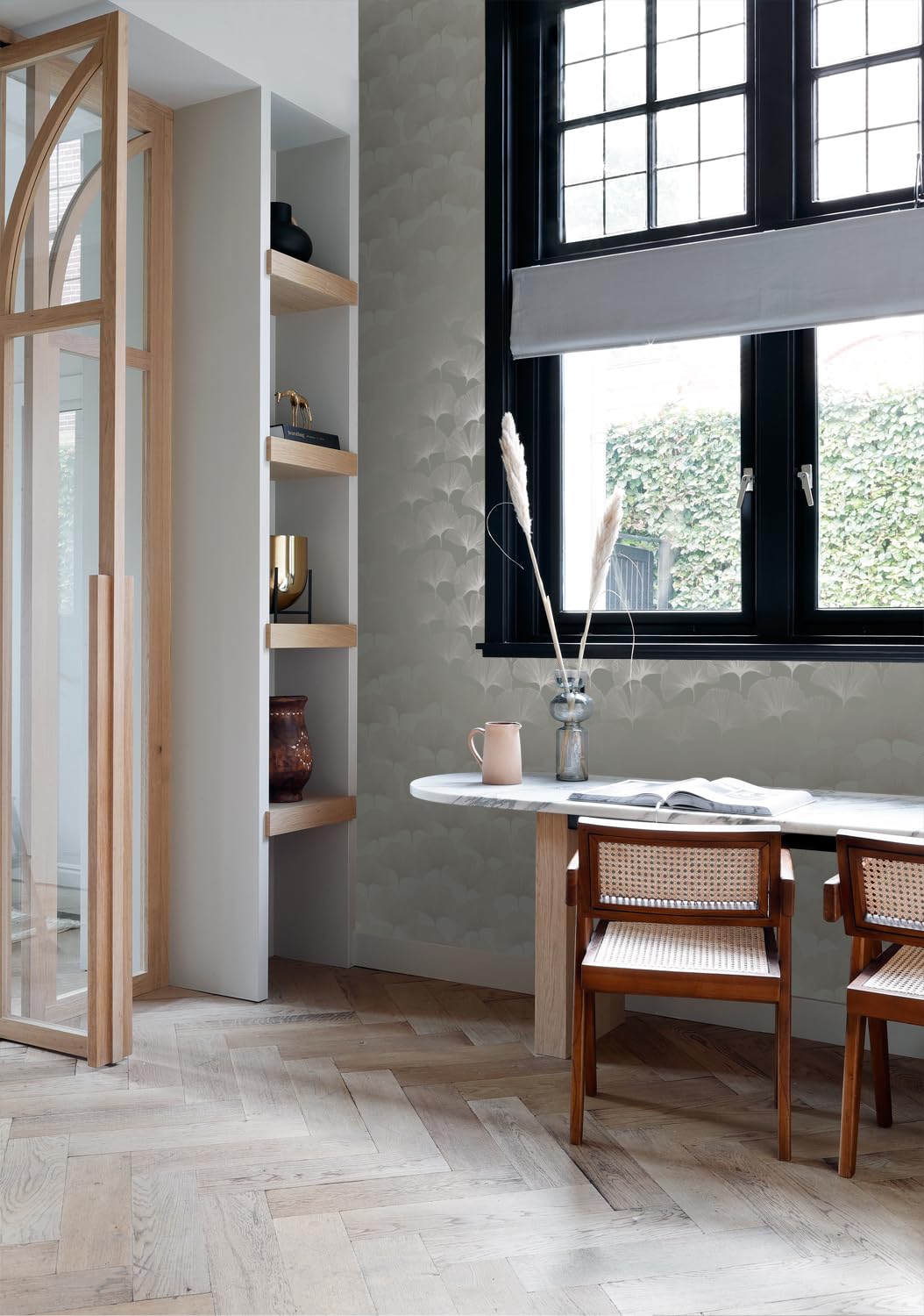 Origin Wallcoverings Tapeta liście miłorzębu ciepłej szarości 53 cm x 10.05 m