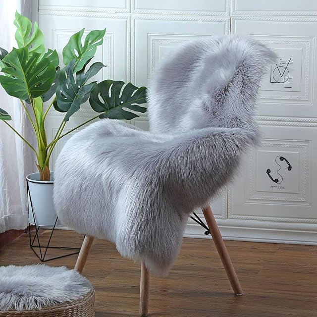 HEQUN Faux Fur Rug , Fluffy Rug, Shaggy Rugs ,Faux Sheepskin Rugs Floor Carpet for Bedrooms Living Room Kids Rooms Decor (Grey, 75 X 120 CM)