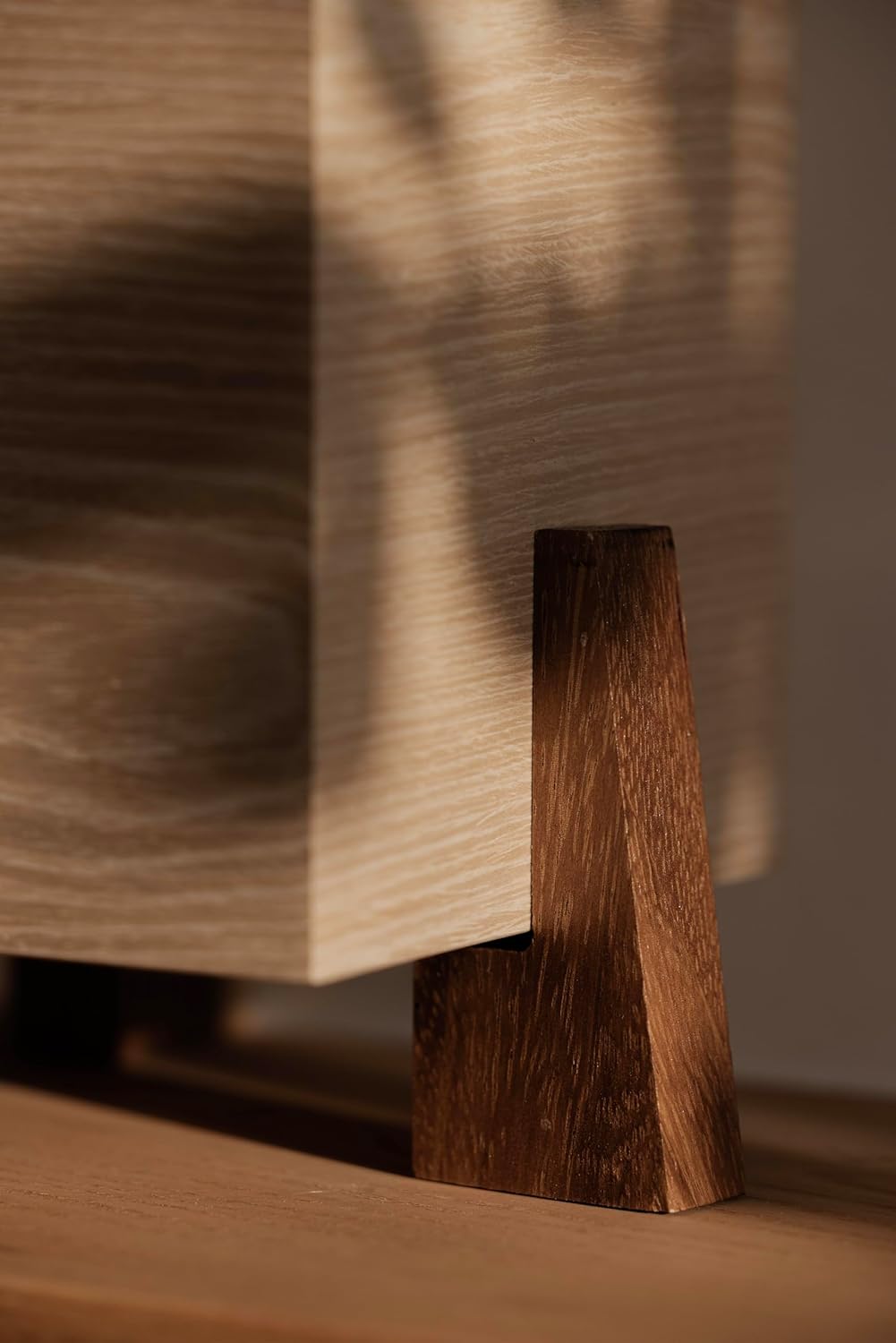 Genérico Wooden Urn for Human Ashes | Warm Decorative Design | Cremation Funeral Urn | Parota and Natural Oak | Casa Funeraria Santosha - Image 6