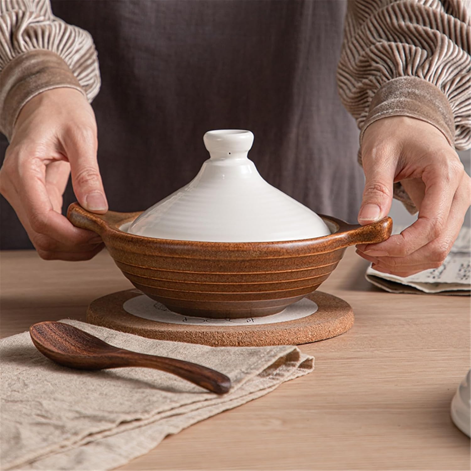 Tajine Pot with Lid, Tagine Pot Moroccan for Cooking Handmade Ceramic Casserole for Slow Cooking Meats, Vegetables, and Aromatic Spiced Dishes (White 500ML)