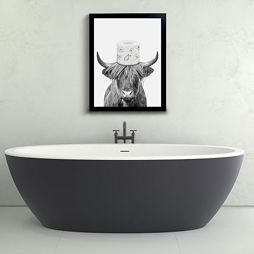 Vista 17 de YongArt Decoración de baño enmarcada en negro, divertido arte de pared de vaca de las tierras altas en bañera, 8 x 10 pulgadas Arte de pared de vaca