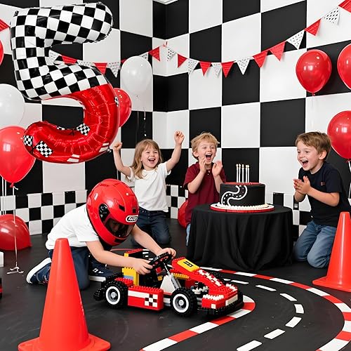 Vista 4 de Minyu Globos de papel de aluminio con temática de carreras, con un diseño de bandera a cuadros en blanco y negro con elementos de coche de carreras