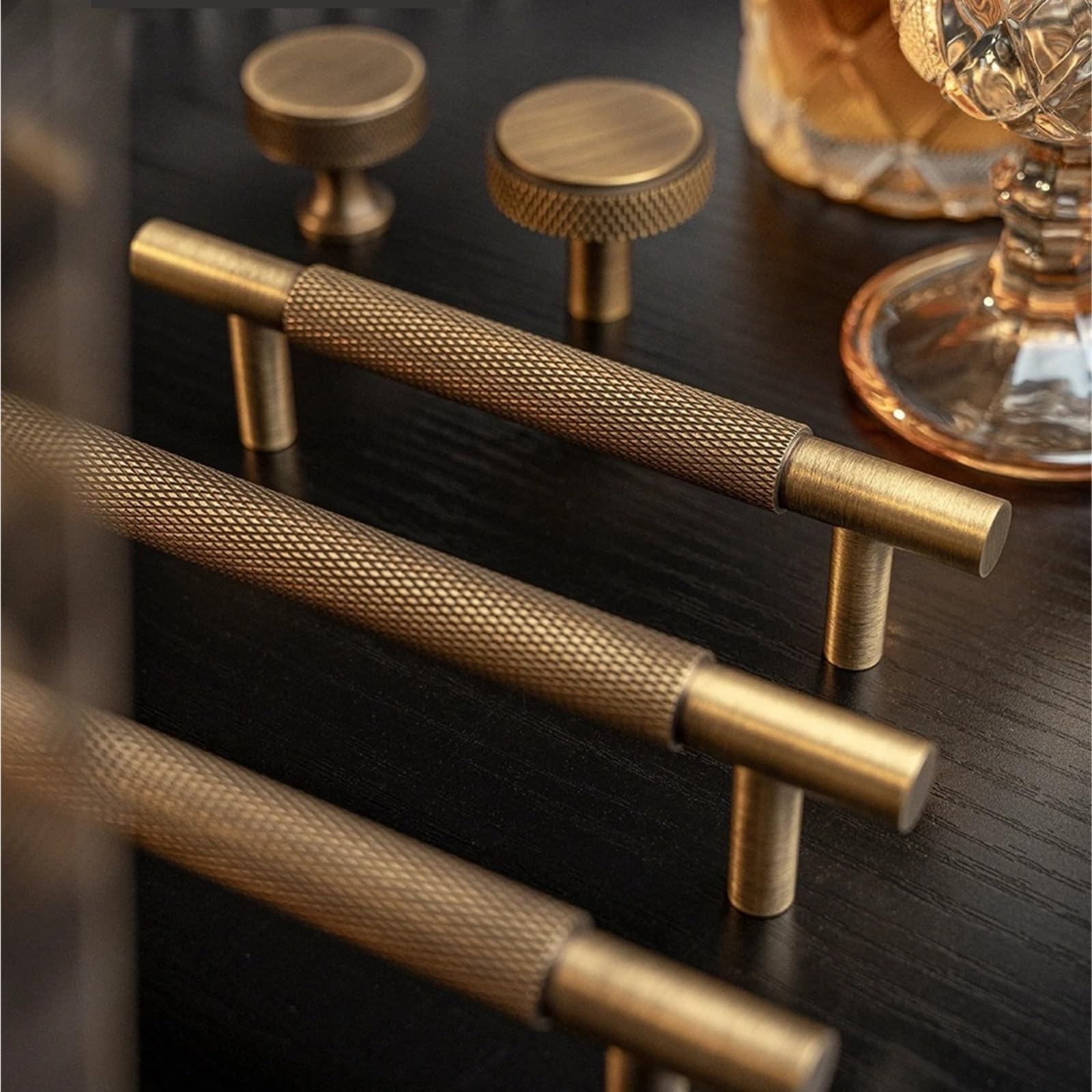 Maniglia per mobili Maniglie for armadietti da cucina antichi con motivo zigrinato a croce in ottone con taglio a diamante, pomelli con barra a T for guardaroba(Pitch-row-96mm)