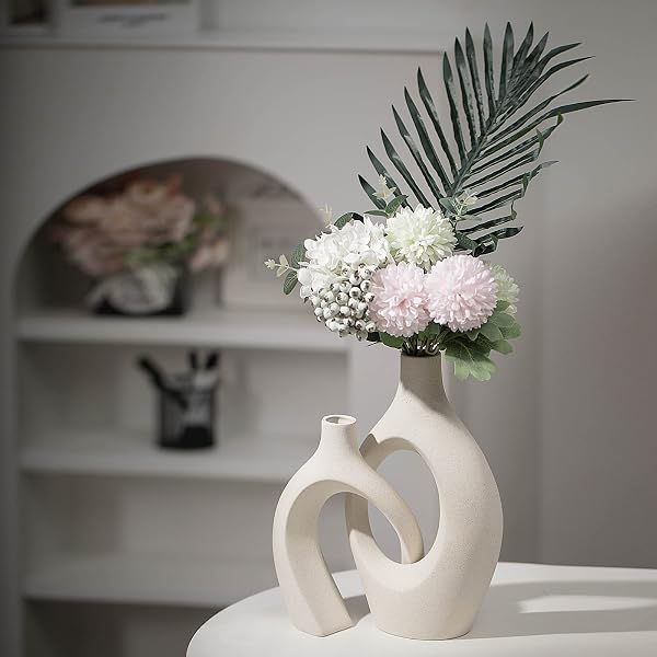 Elegant Dining Table Centerpiece Ideas to Try 62 Modern Beige Sculptural Vase Set