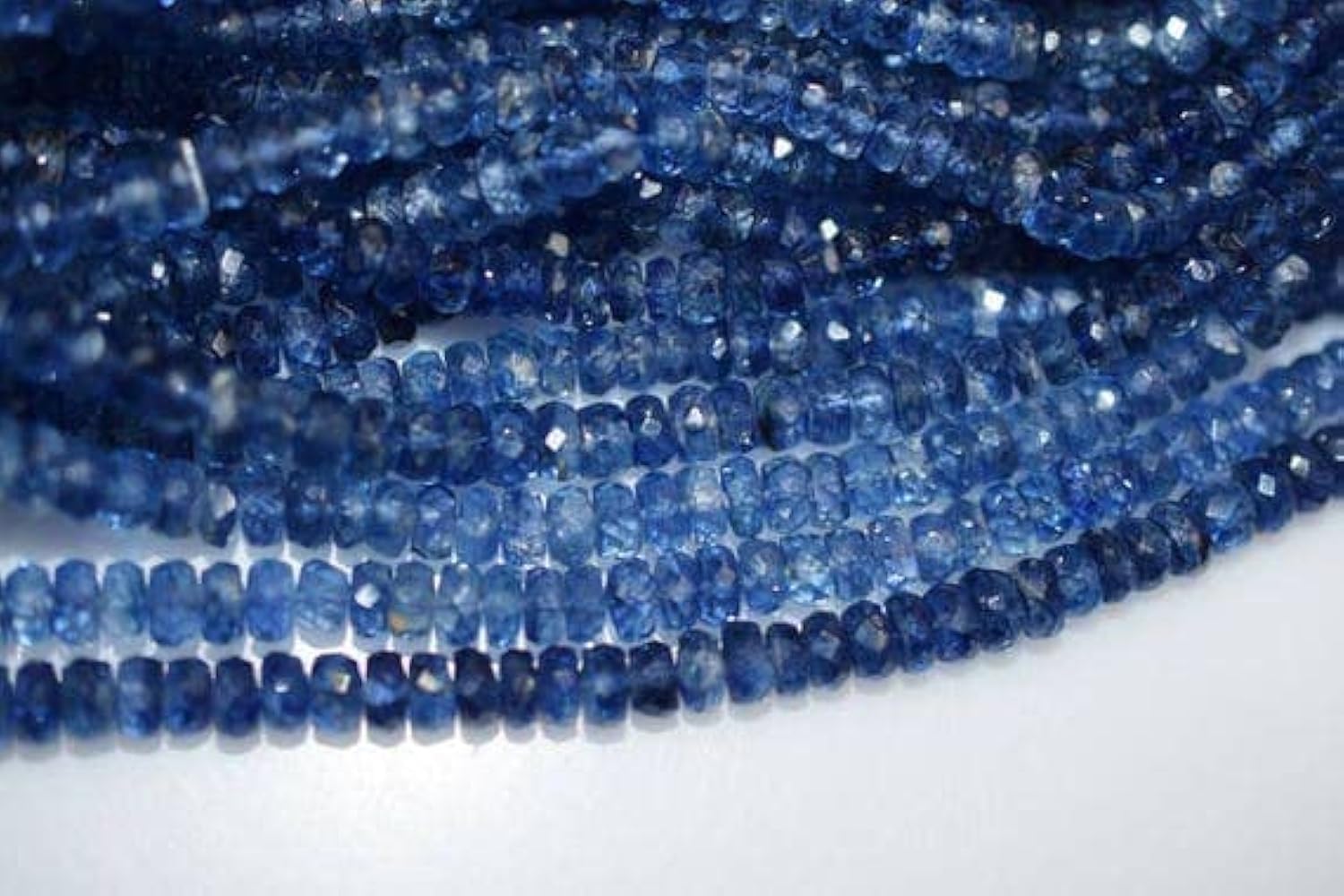 Kyanite bleue perles de lithothérapie pour un style élégant et apaisant au quotidien