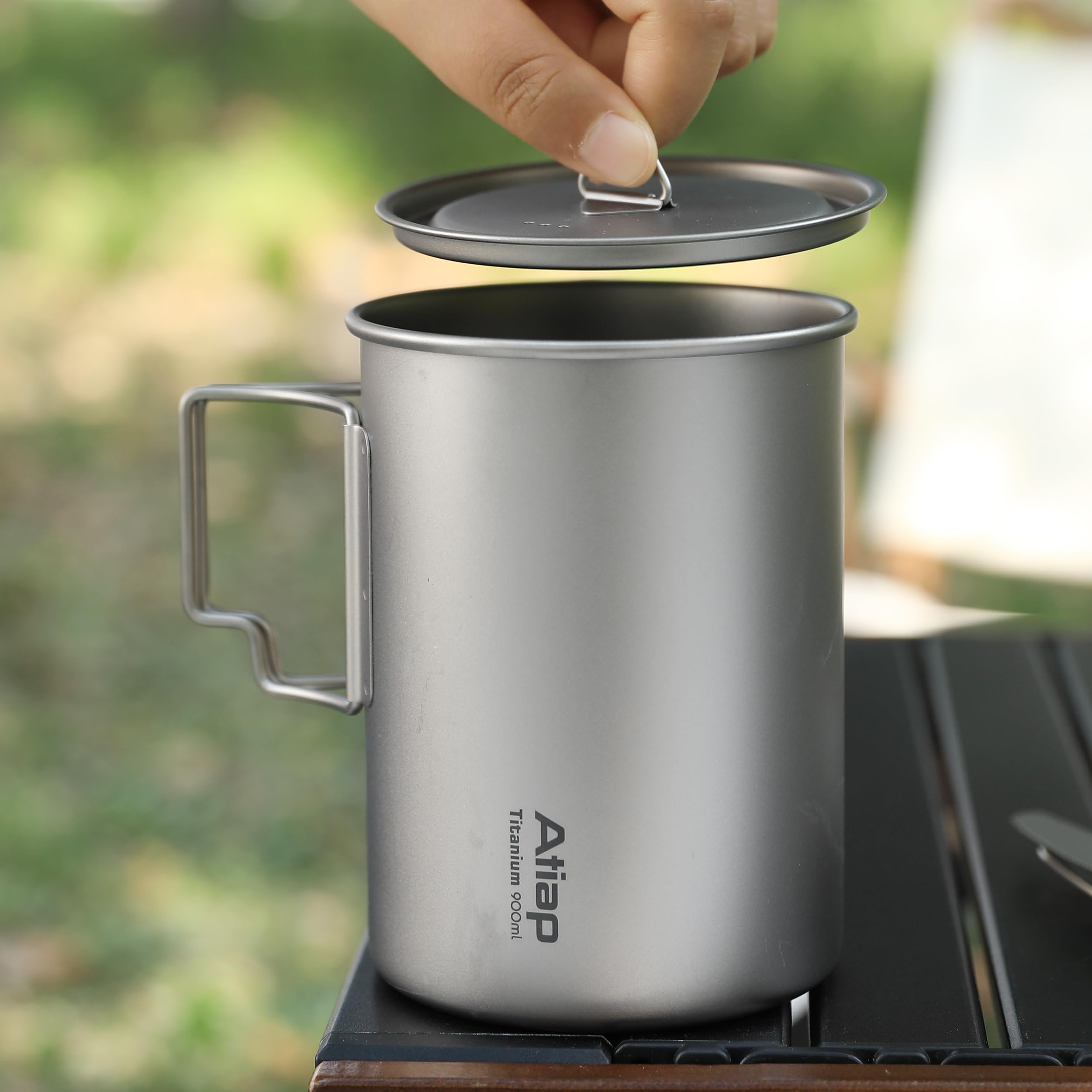 Titan Camping Becher Topf 900ml mit Deckel & Klappbarem Besteck (Messer, Gabel, Löffel)